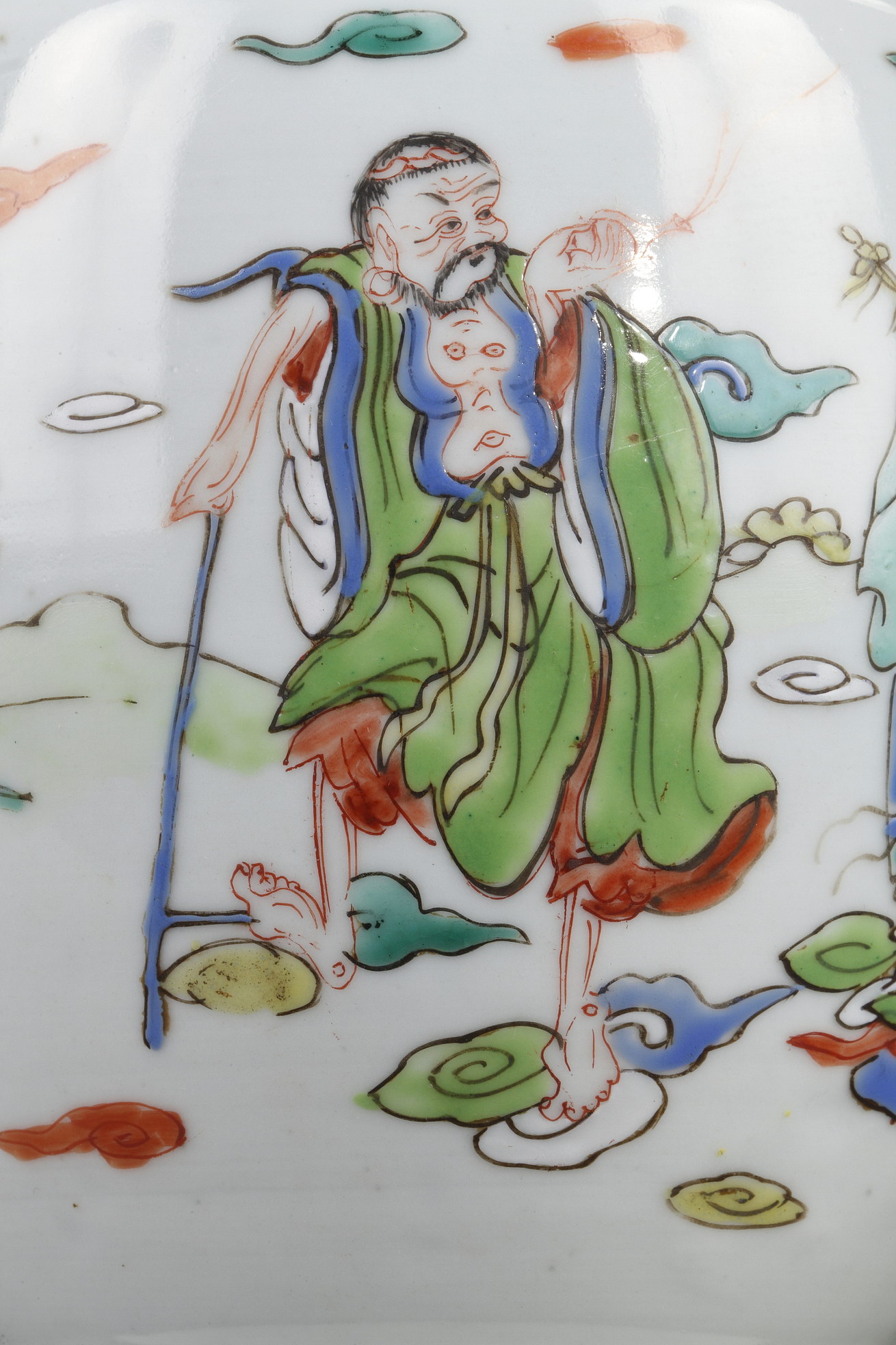 Polychrome : Vase polychrome porcelain decorated with the eight taoist immortals among the clouds - Yongzheng period 1723/1735