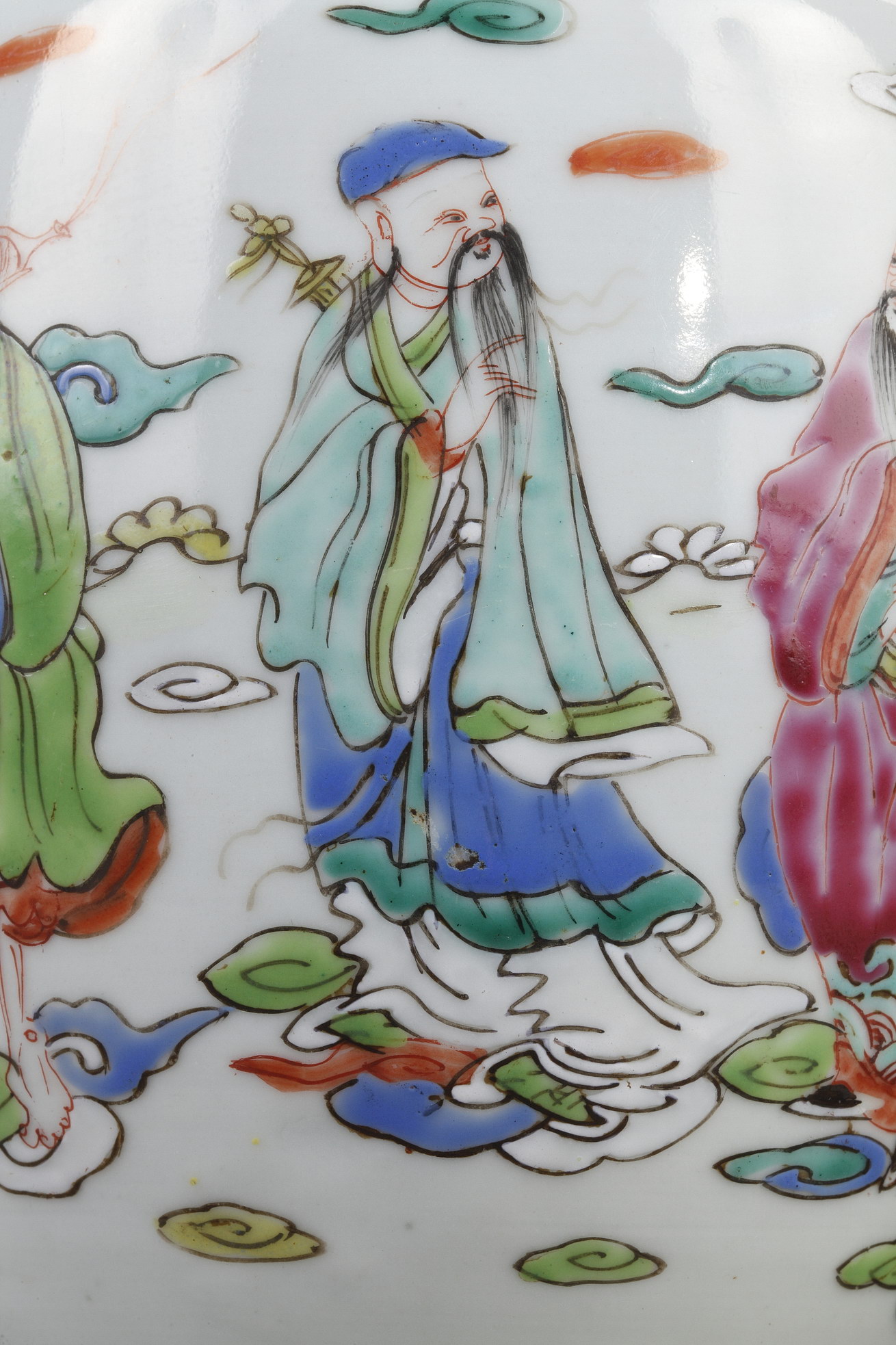 Polychrome : Vase polychrome porcelain decorated with the eight taoist immortals among the clouds - Yongzheng period 1723/1735