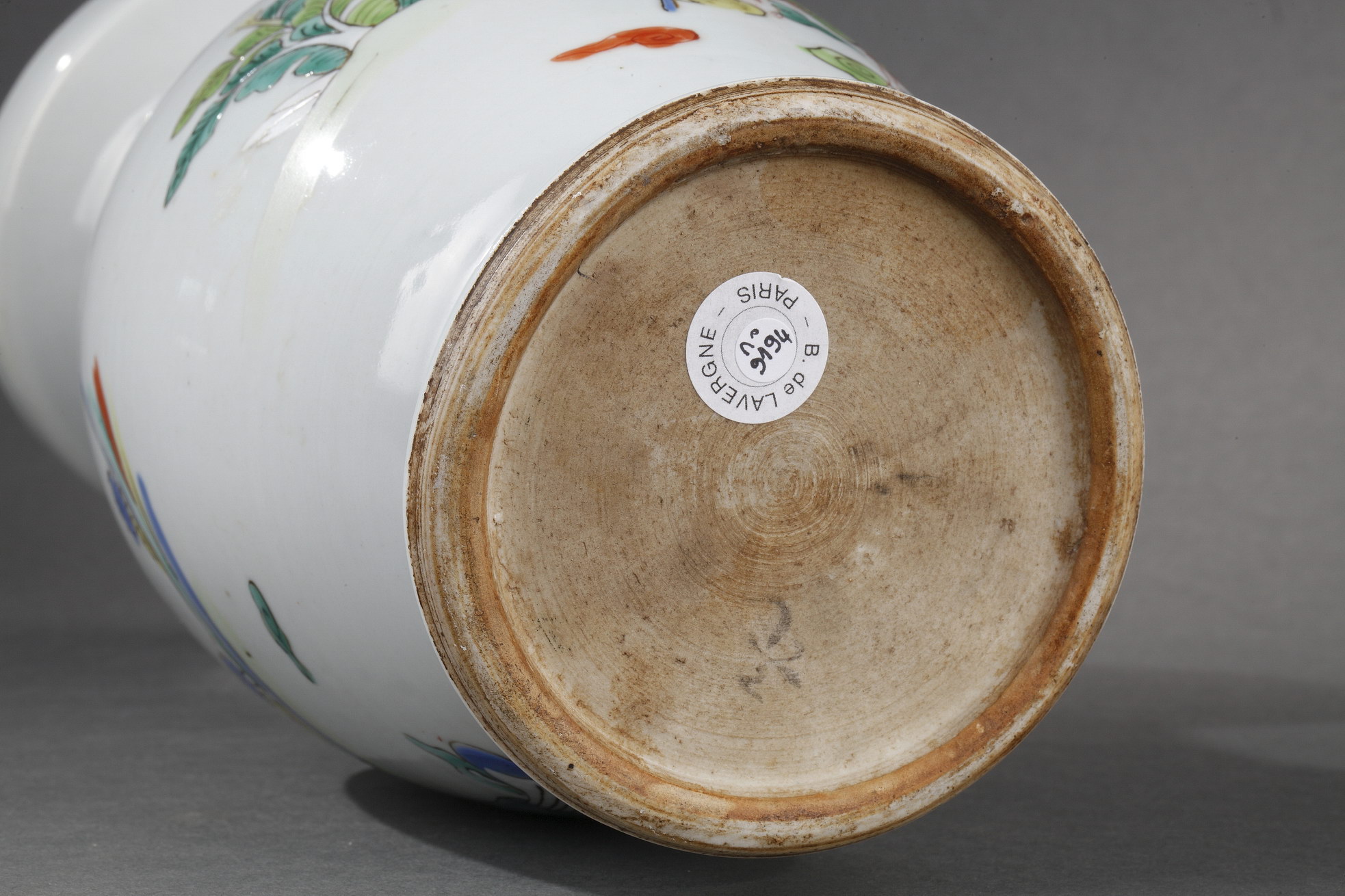 Polychrome : Vase polychrome porcelain decorated with the eight taoist immortals among the clouds - Yongzheng period 1723/1735