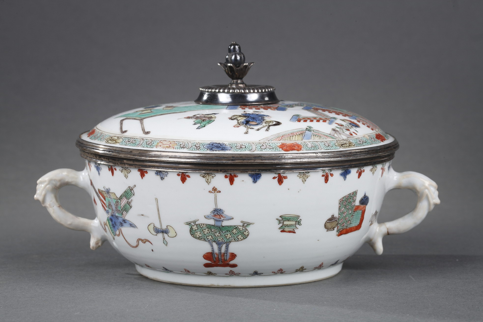 Works of Art : Chinese Famille verte porcelain covered bowl with handles ,decorated with a horseman and his servant leaving a walled city and precious objects on the cover and the bowl - Kangxi period 1662/1722
old western silver mount.