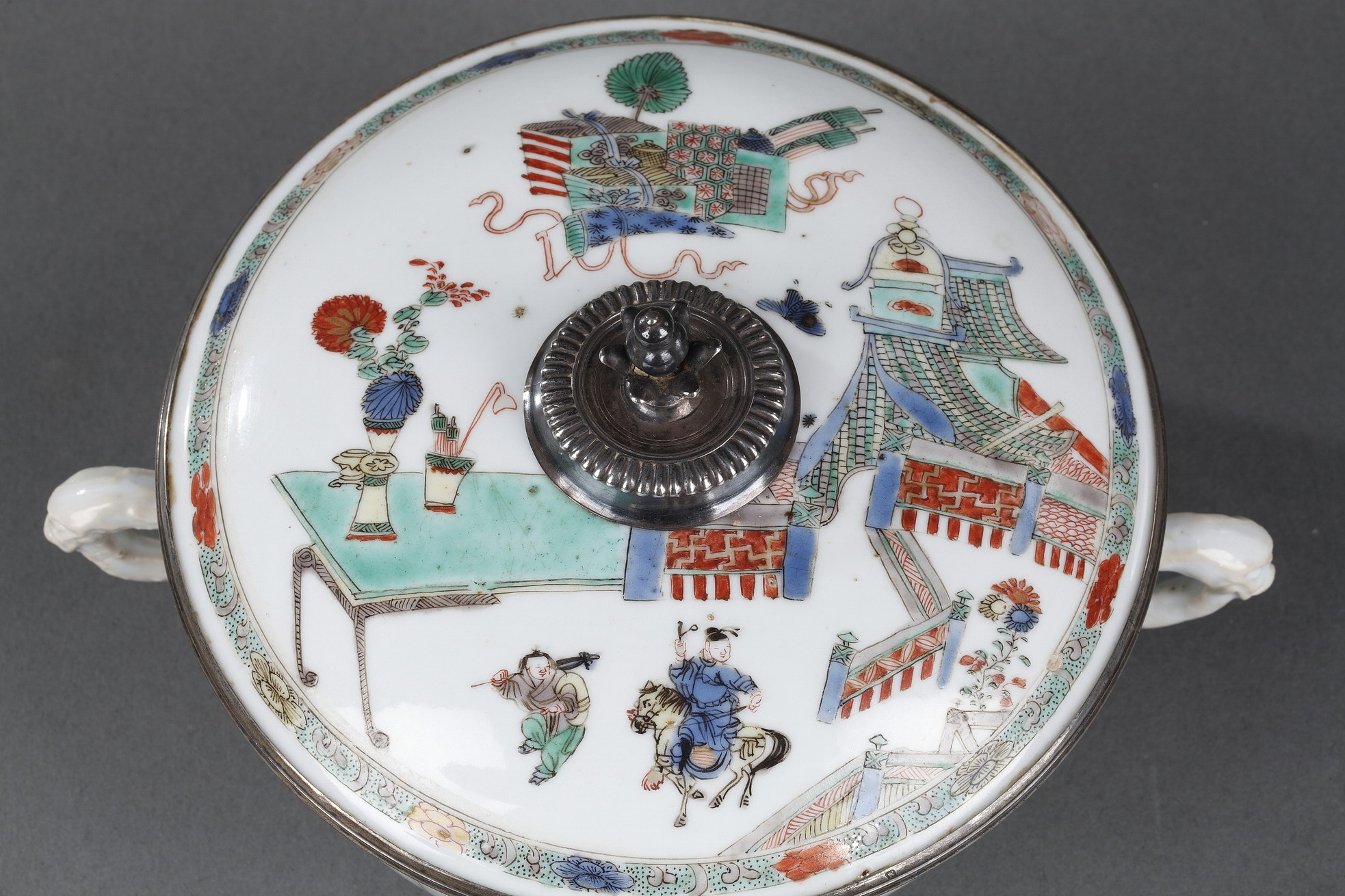 Works of Art : Chinese Famille verte porcelain covered bowl with handles ,decorated with a horseman and his servant leaving a walled city and precious objects on the cover and the bowl - Kangxi period 1662/1722
old western silver mount.