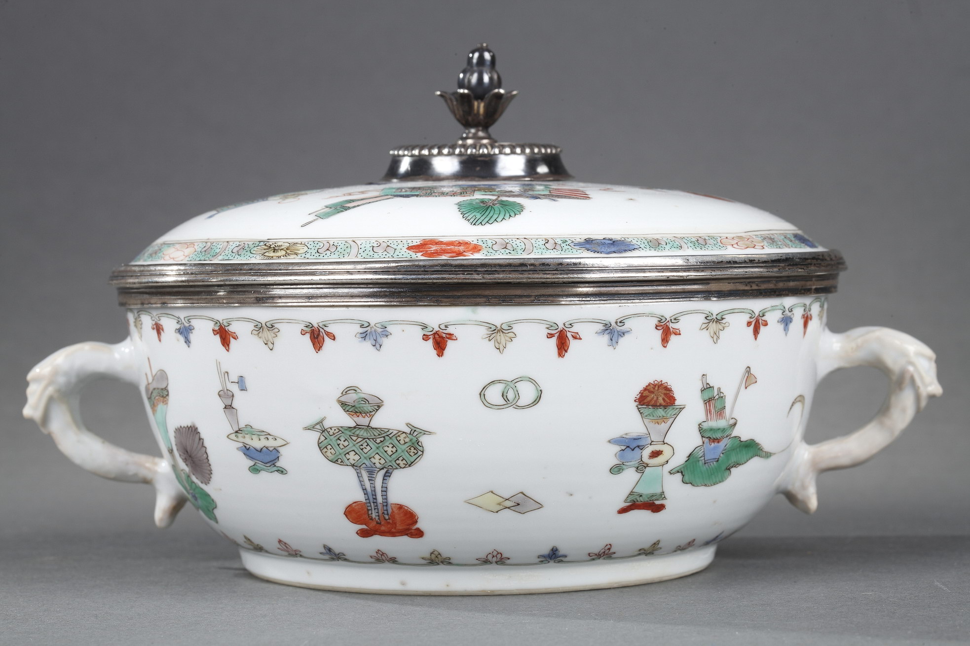 Works of Art : Chinese Famille verte porcelain covered bowl with handles ,decorated with a horseman and his servant leaving a walled city and precious objects on the cover and the bowl - Kangxi period 1662/1722
old western silver mount.