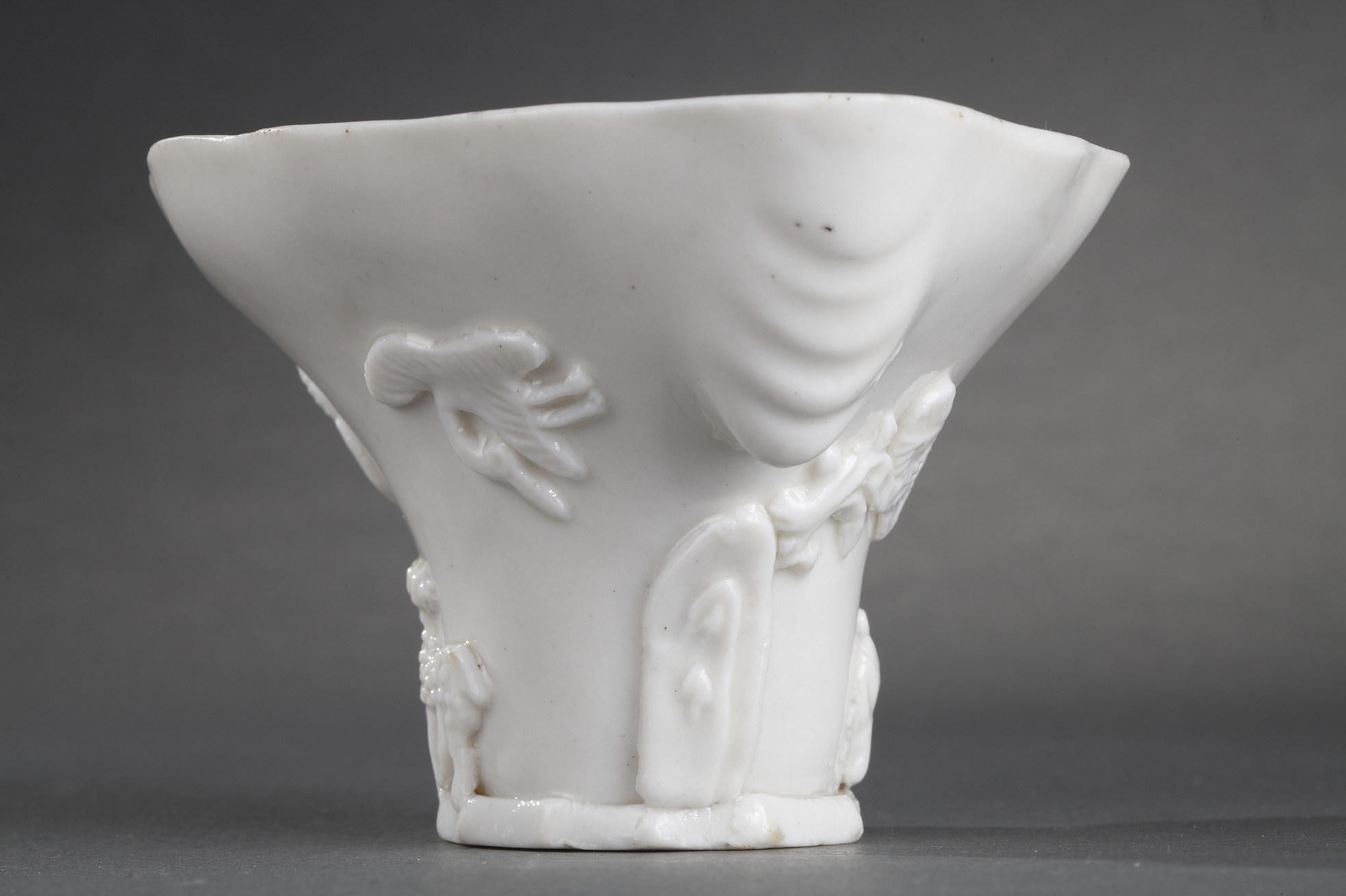 Blue White : Pair of "blanc de Chine" rhinoceros horn shaped cups with animals decoration like : tiger dragon deer or crane.
Dehua kilns (Fujian province) Kangxi period (1662/1722)