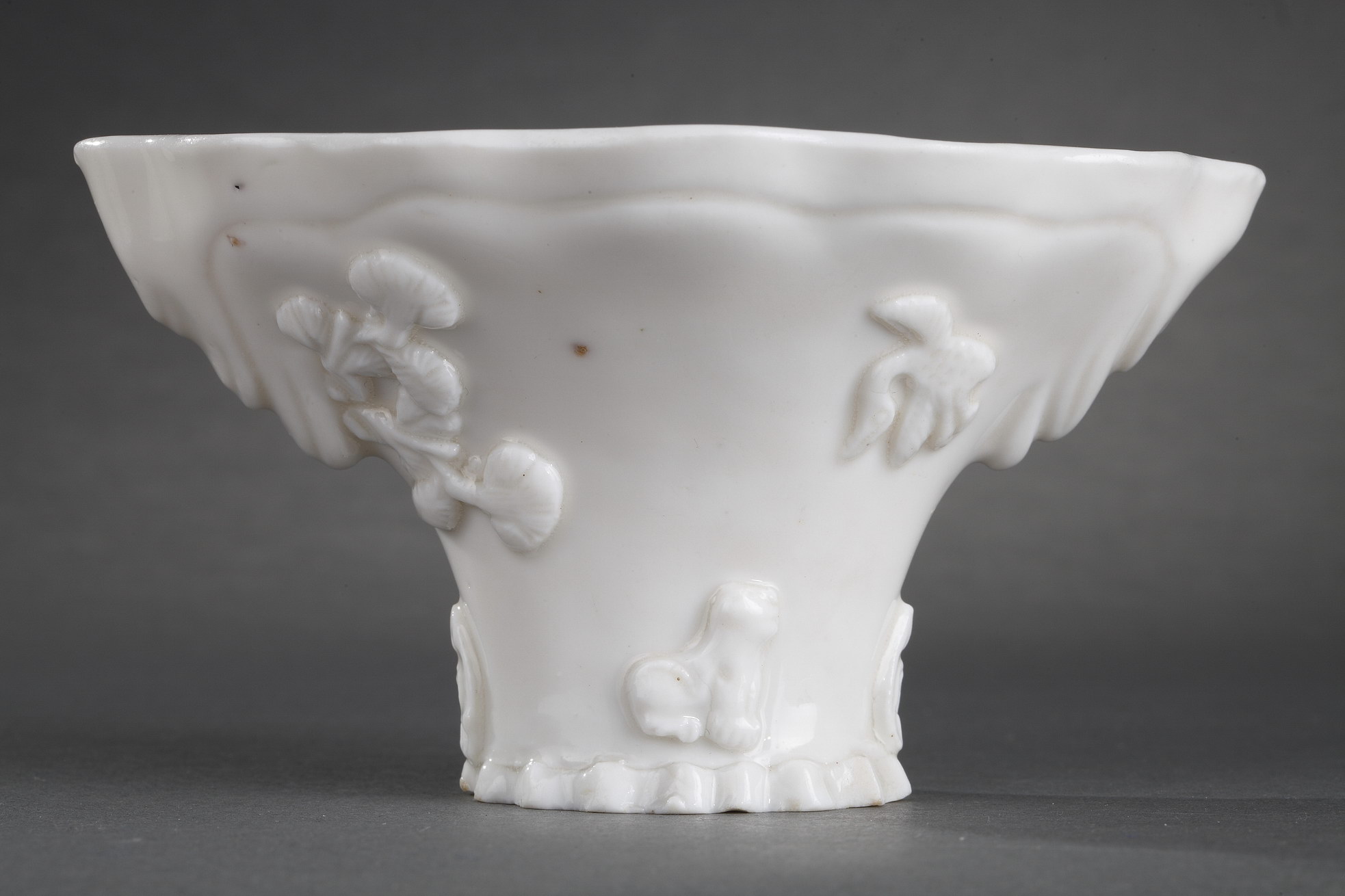 Blue White : Pair of "blanc de Chine" rhinoceros horn shaped cups with animals decoration like : tiger dragon deer or crane.
Dehua kilns (Fujian province) Kangxi period (1662/1722)