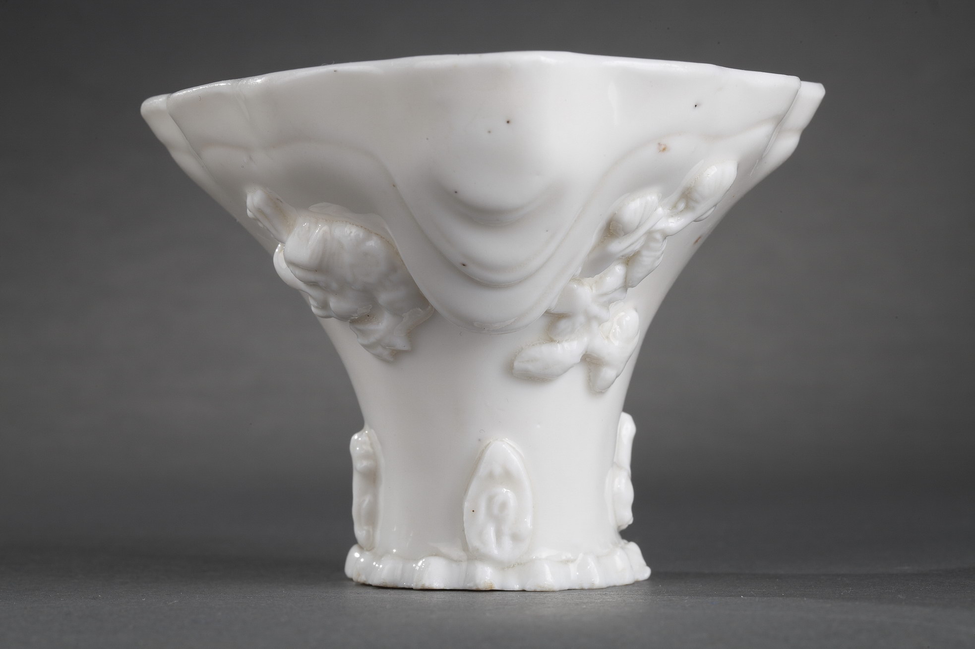 Blue White : Pair of "blanc de Chine" rhinoceros horn shaped cups with animals decoration like : tiger dragon deer or crane.
Dehua kilns (Fujian province) Kangxi period (1662/1722)