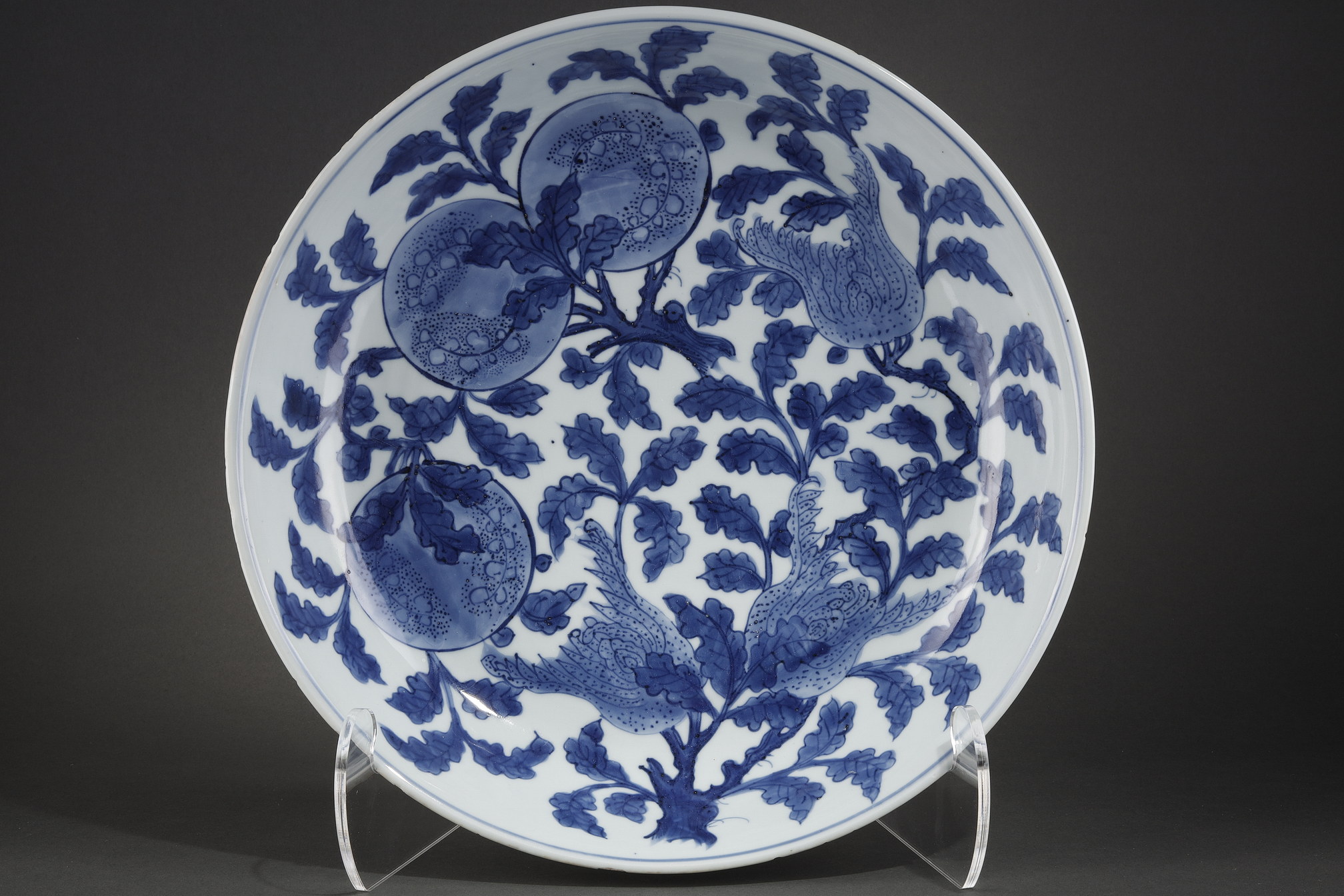 Blue White : Chinese Blue White porcelain dish decorated with fruits and their leaves -
Kangxi period 1662/1722