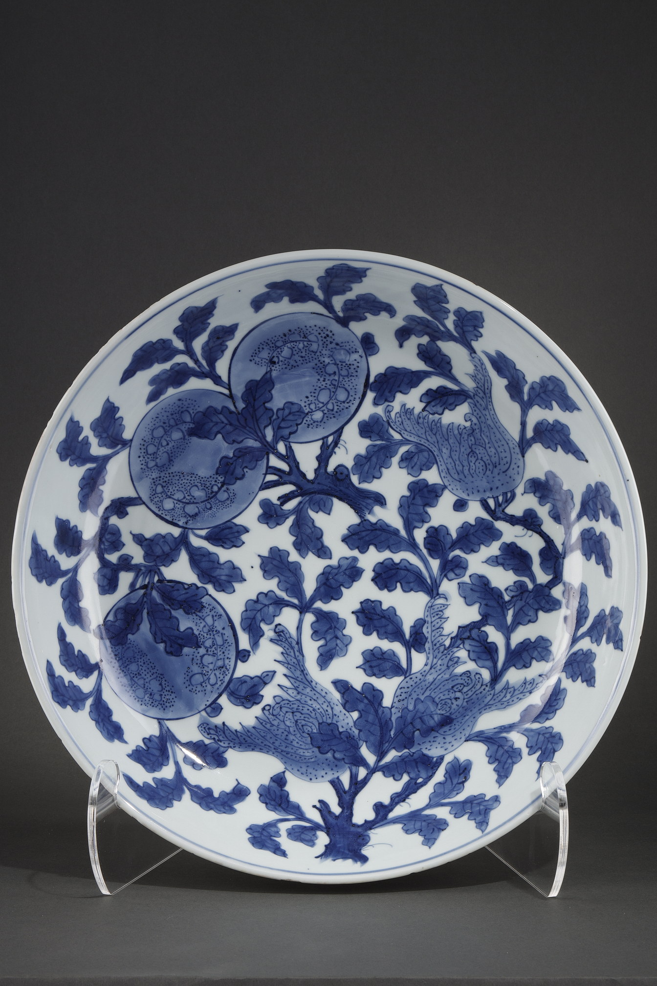 Blue White : Chinese Blue White porcelain dish decorated with fruits and their leaves -
Kangxi period 1662/1722