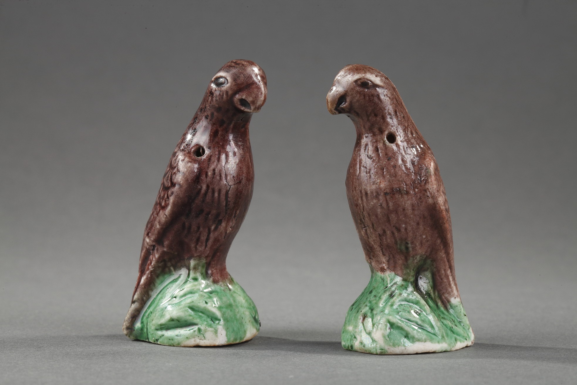 Polychrome : Chinese brown and green enamelled biscuit pair of birds miniature standing on a rock - Kangxi period 1662/1722  
Hight 6cm