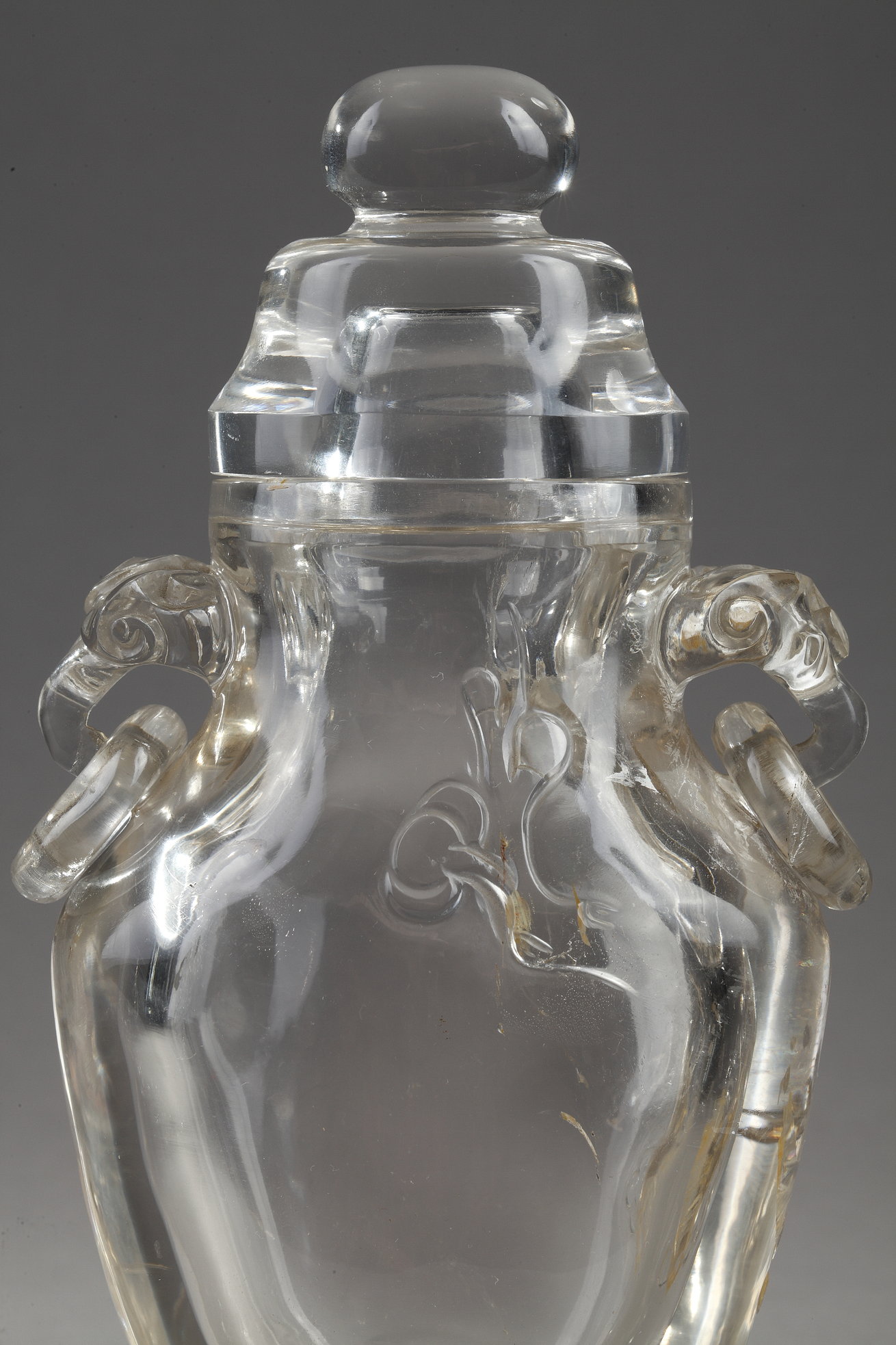 Works of Art : Chinese almost pure rock crystal vase and cover  - 19th century 
H 15,5cm