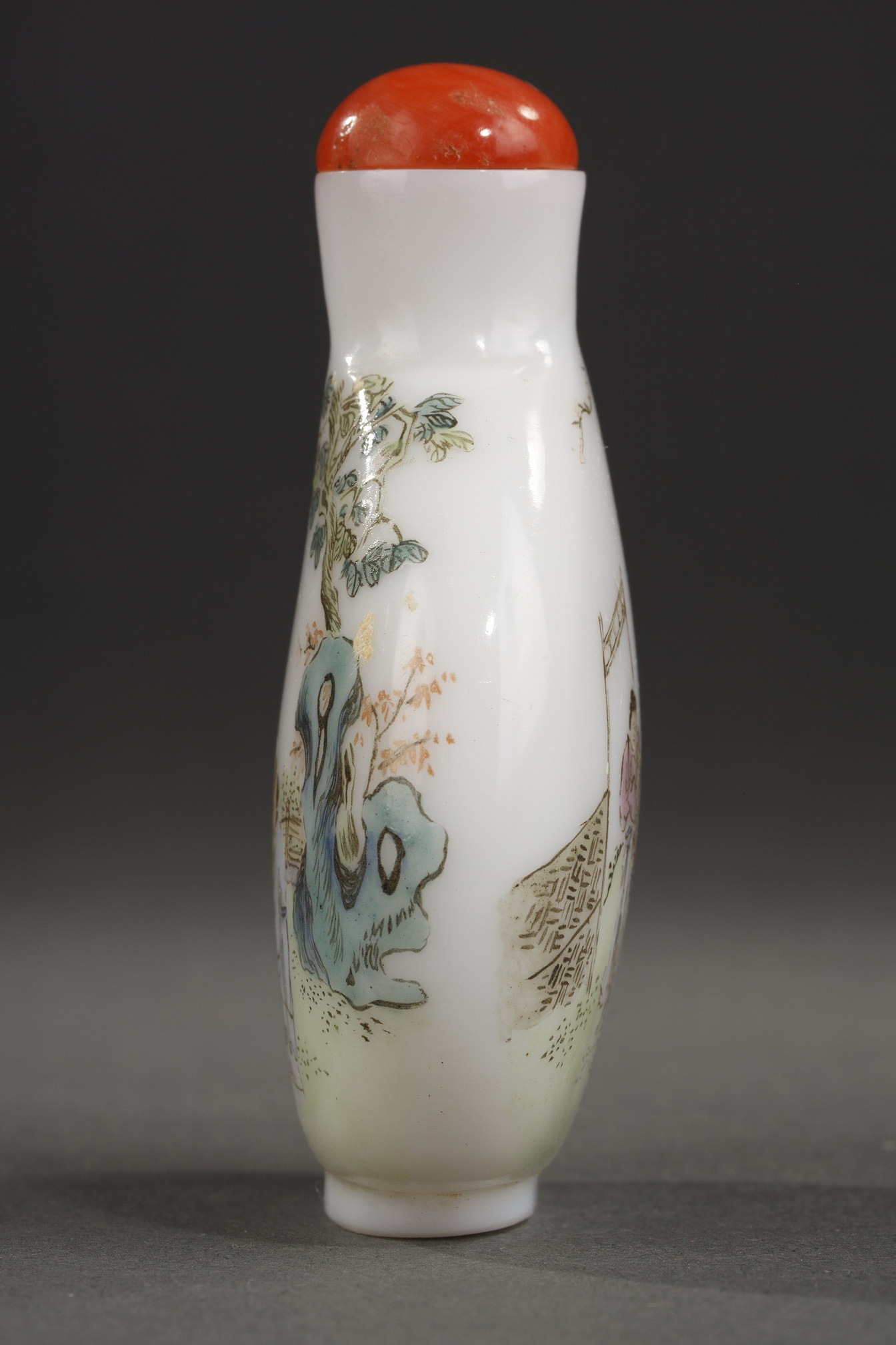 Snuff Bottles : Enamelled glass snuff bottle on white background of characters in landscapes - Attributed to the workshops of Yangzhou - Qianlong mark -  late 18th century