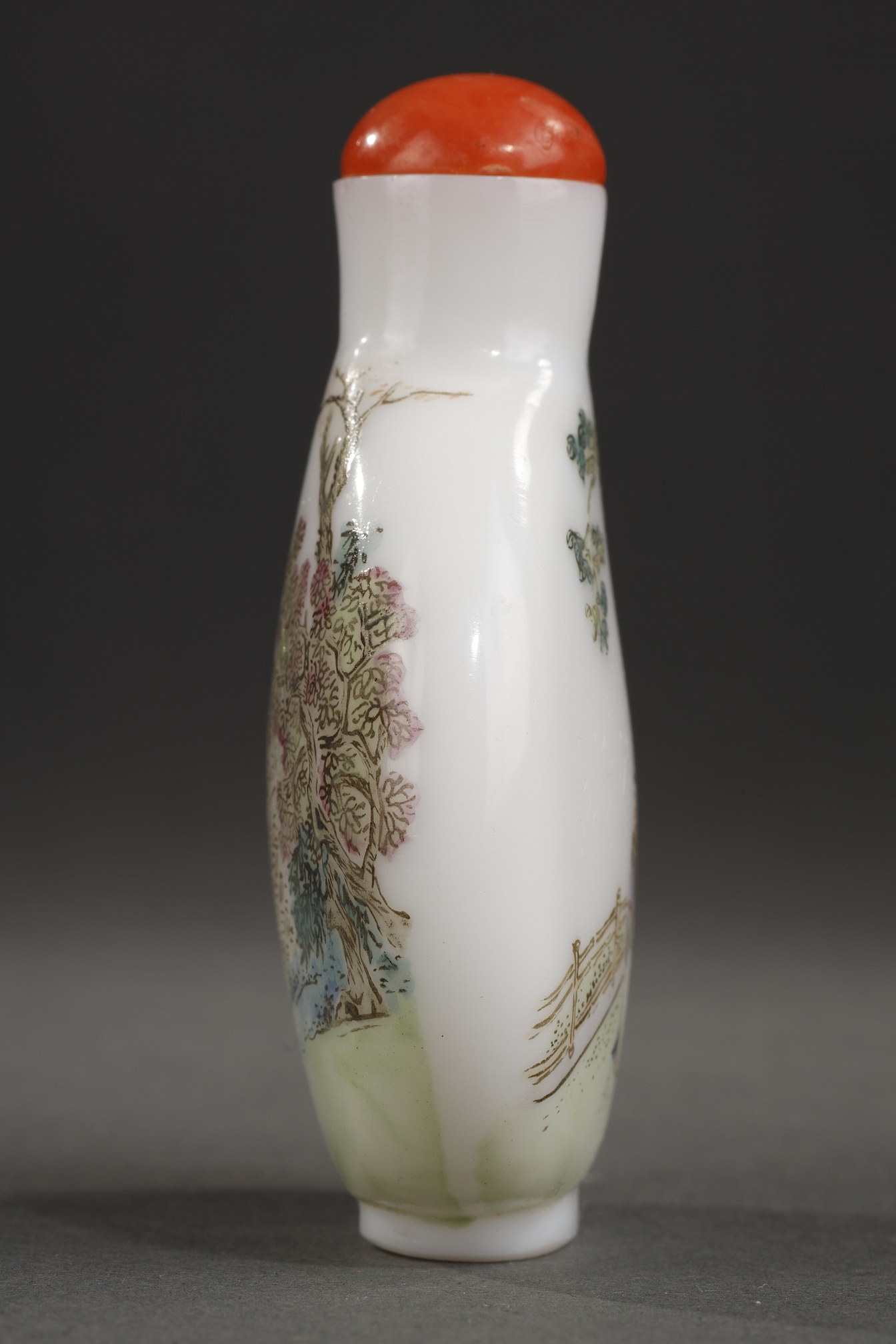 Snuff Bottles : Enamelled glass snuff bottle on white background of characters in landscapes - Attributed to the workshops of Yangzhou - Qianlong mark -  late 18th century
