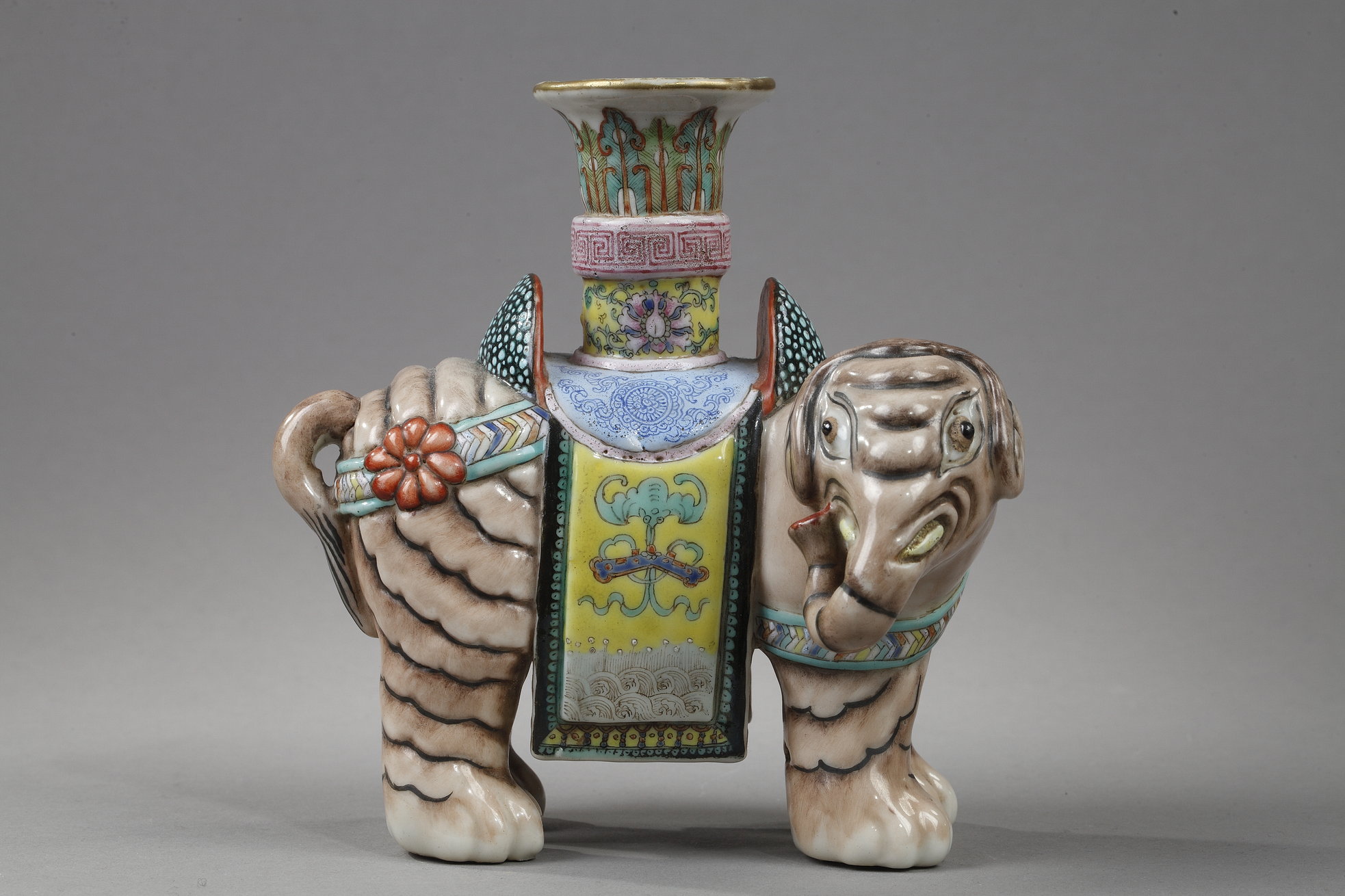 Polychrome : Small porcelain  elephant figure candel stick  - 19th century -

H 13,5cm