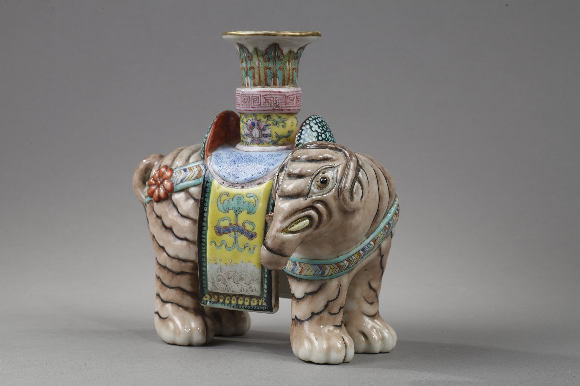 Polychrome : Small porcelain  elephant figure candel stick  - 19th century -

H 13,5cm