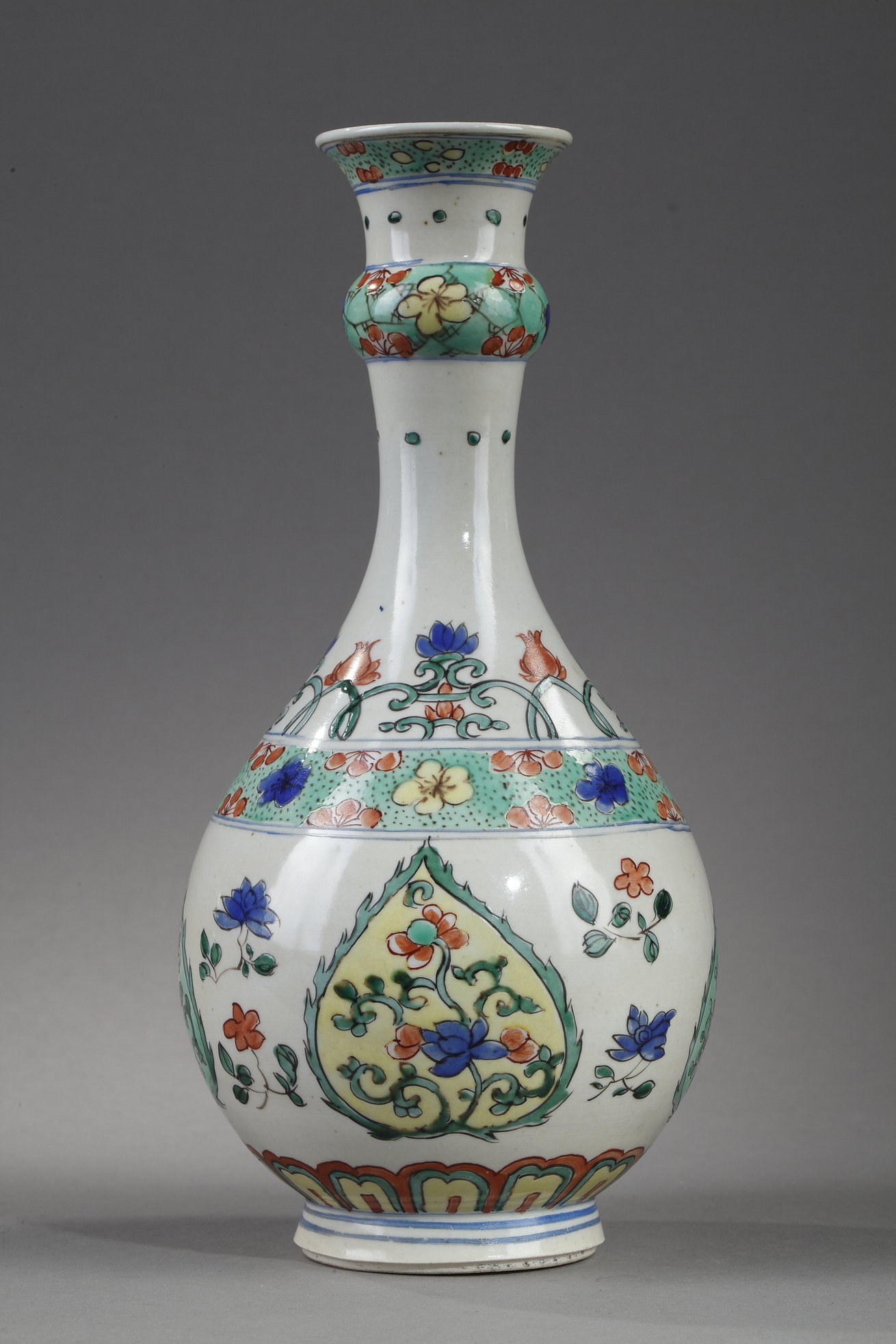 Polychrome : Bottle oriental style  Famille verte porcelain  - Kangxi period 1662/1722