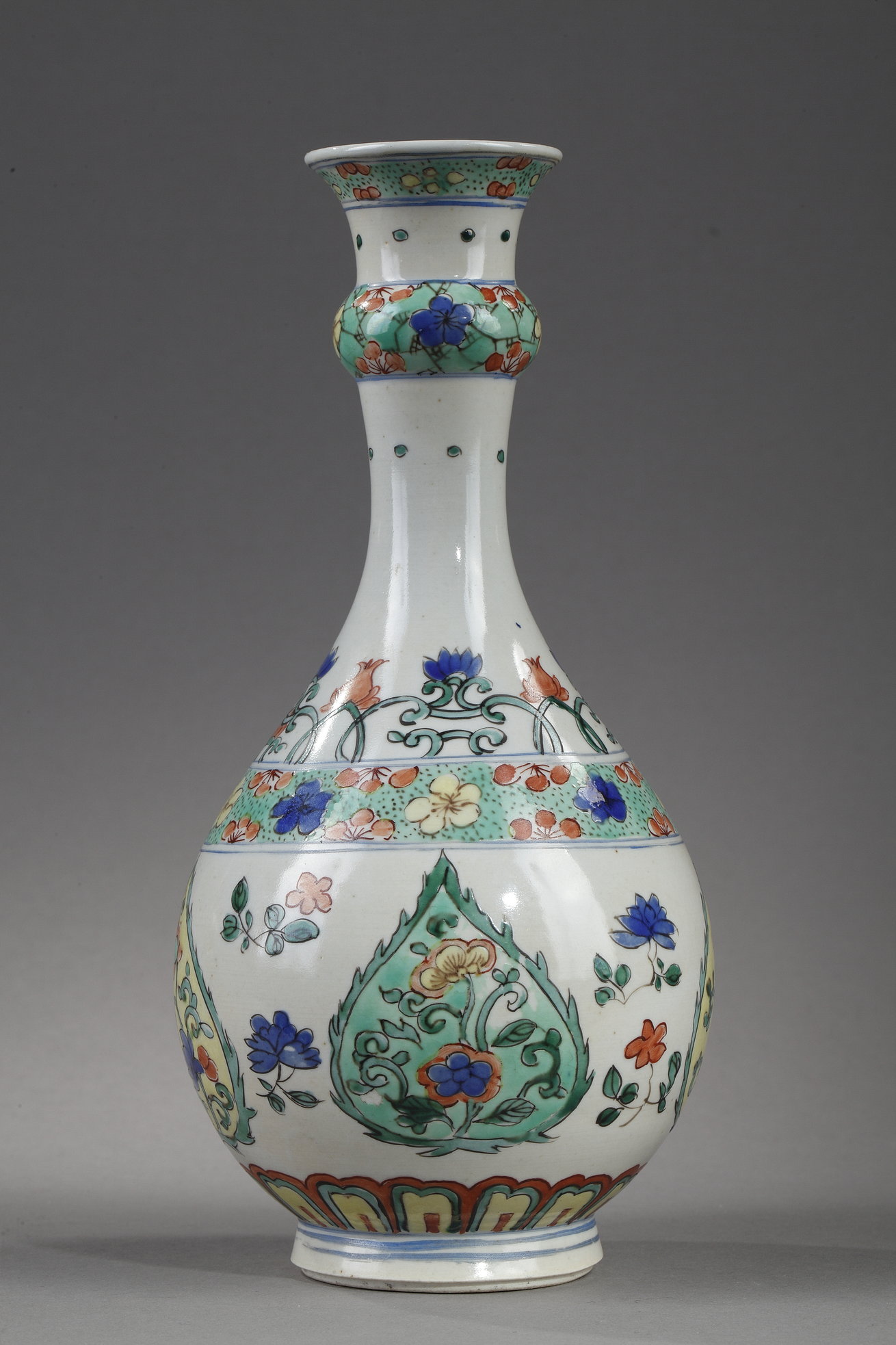 Polychrome : Bottle oriental style  Famille verte porcelain  - Kangxi period 1662/1722