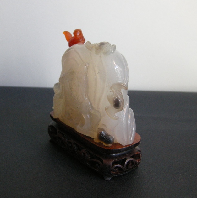 Works of Art : Miniature rock in carved agate  Meng Haoran and his servant and bats (Transformed in a snuffbottle) stopper  in carnelian in the shape of a squirrel -
China 1880/1940