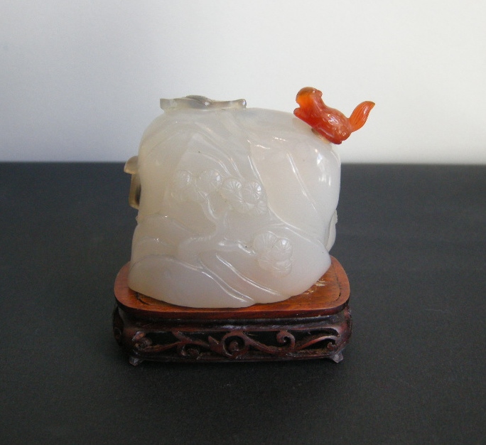 Works of Art : Miniature rock in carved agate  Meng Haoran and his servant and bats (Transformed in a snuffbottle) stopper  in carnelian in the shape of a squirrel -
China 1880/1940