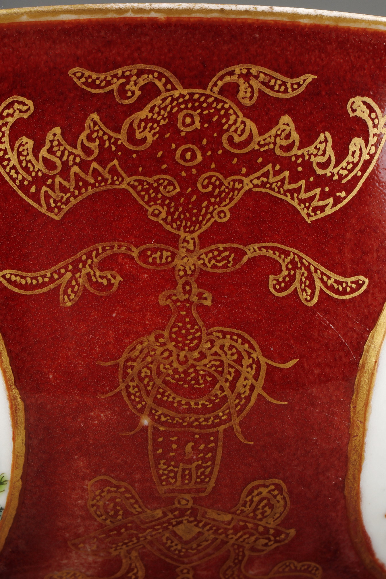 Polychrome : Bowl enamelled in copper red and gold with for medallions with flowers Famille rose - Daoguang mark . Probably late Qing -