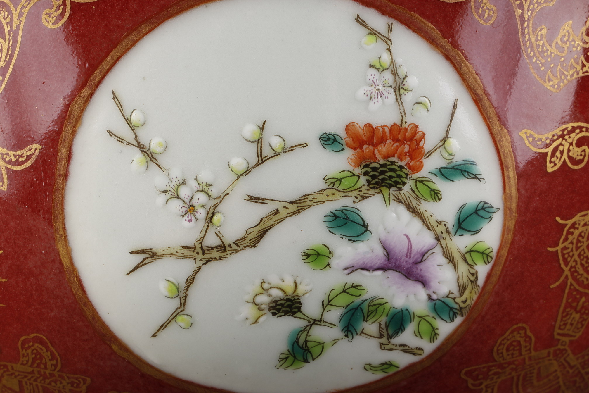 Polychrome : Bowl enamelled in copper red and gold with for medallions with flowers Famille rose - Daoguang mark . Probably late Qing -