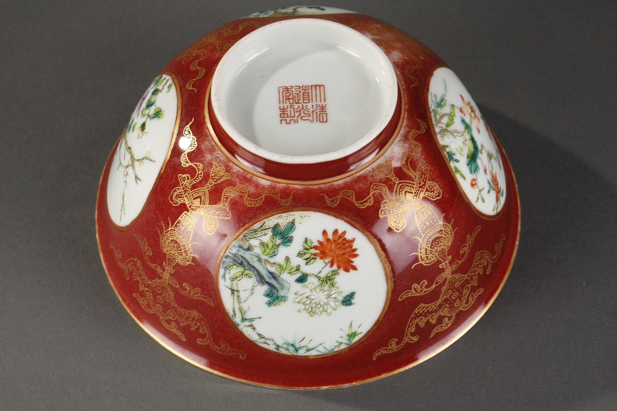 Polychrome : Bowl enamelled in copper red and gold with for medallions with flowers Famille rose - Daoguang mark . Probably late Qing -