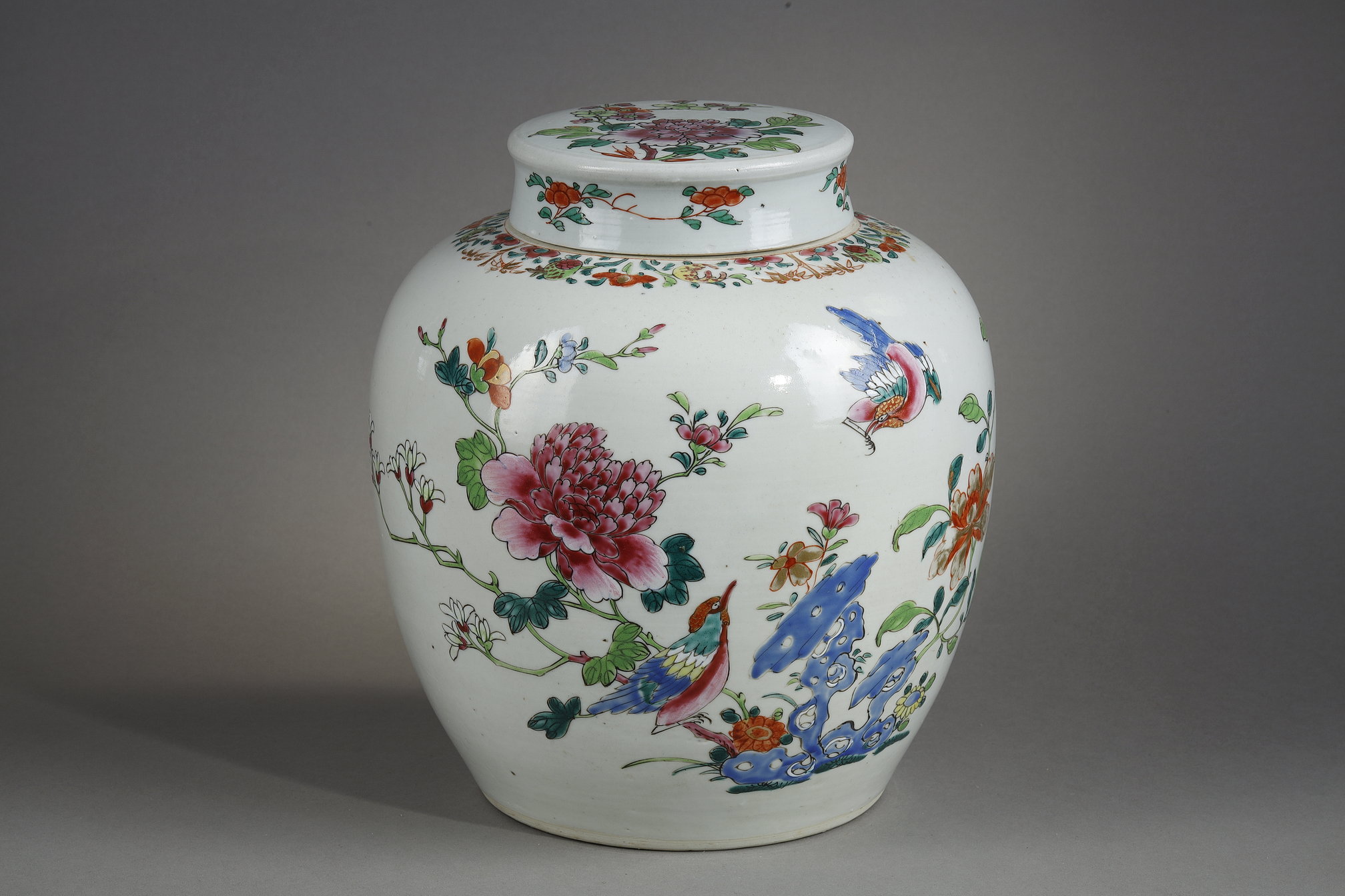 Polychrome : ginger pot and cover porcelain of the Famille Rose- China Qianlong period 1736/1795 around 1750