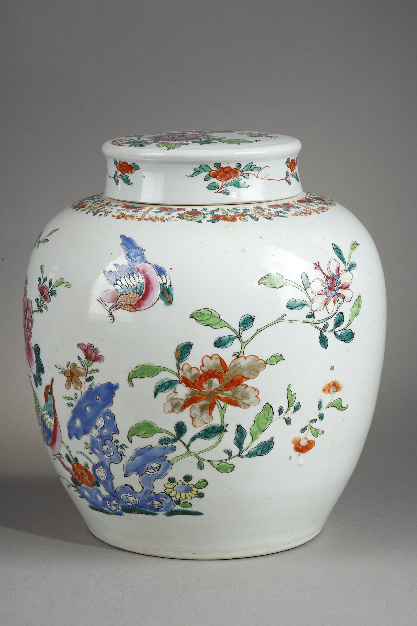 Polychrome : ginger pot and cover porcelain of the Famille Rose- China Qianlong period 1736/1795 around 1750