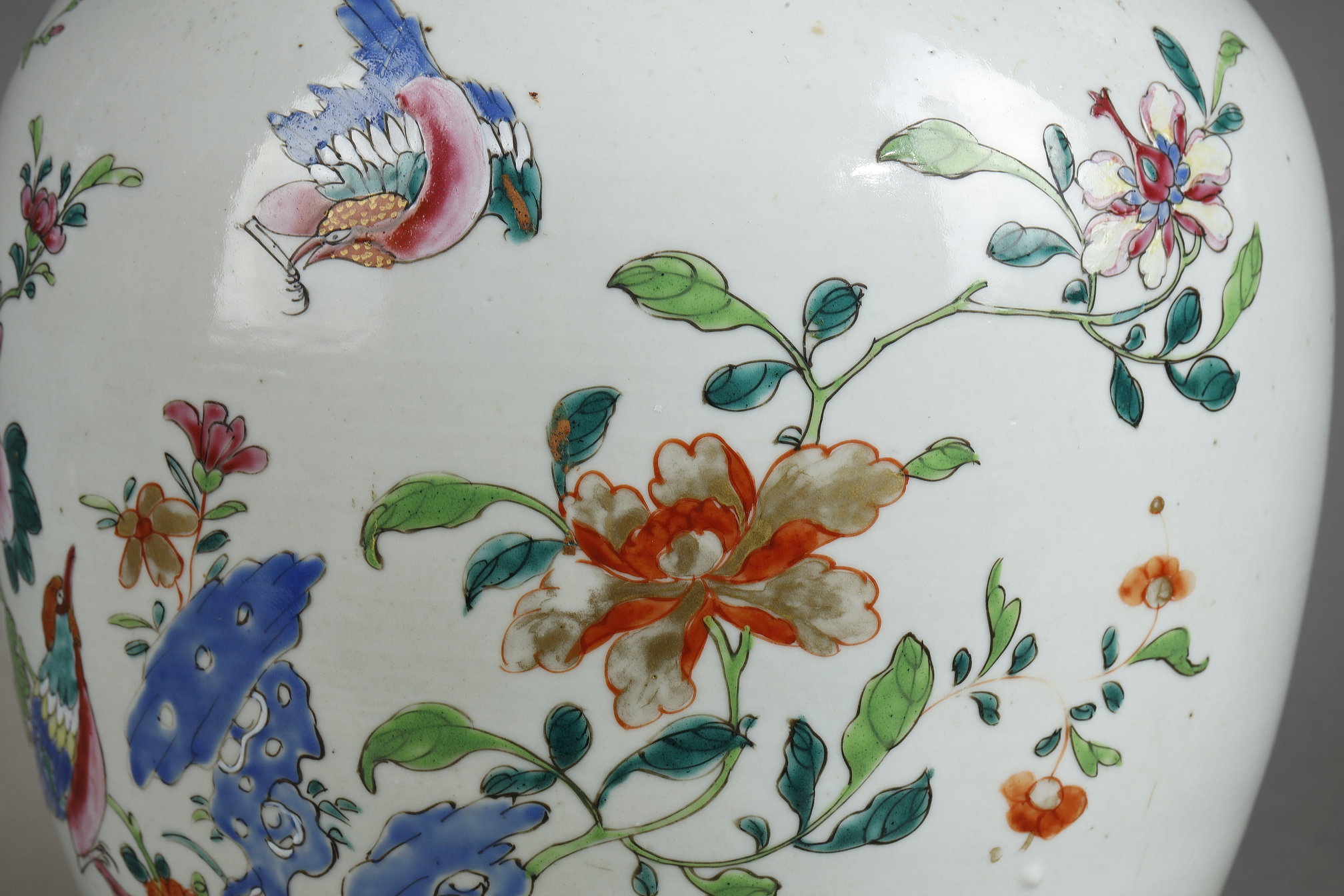 Polychrome : ginger pot and cover porcelain of the Famille Rose- China Qianlong period 1736/1795 around 1750