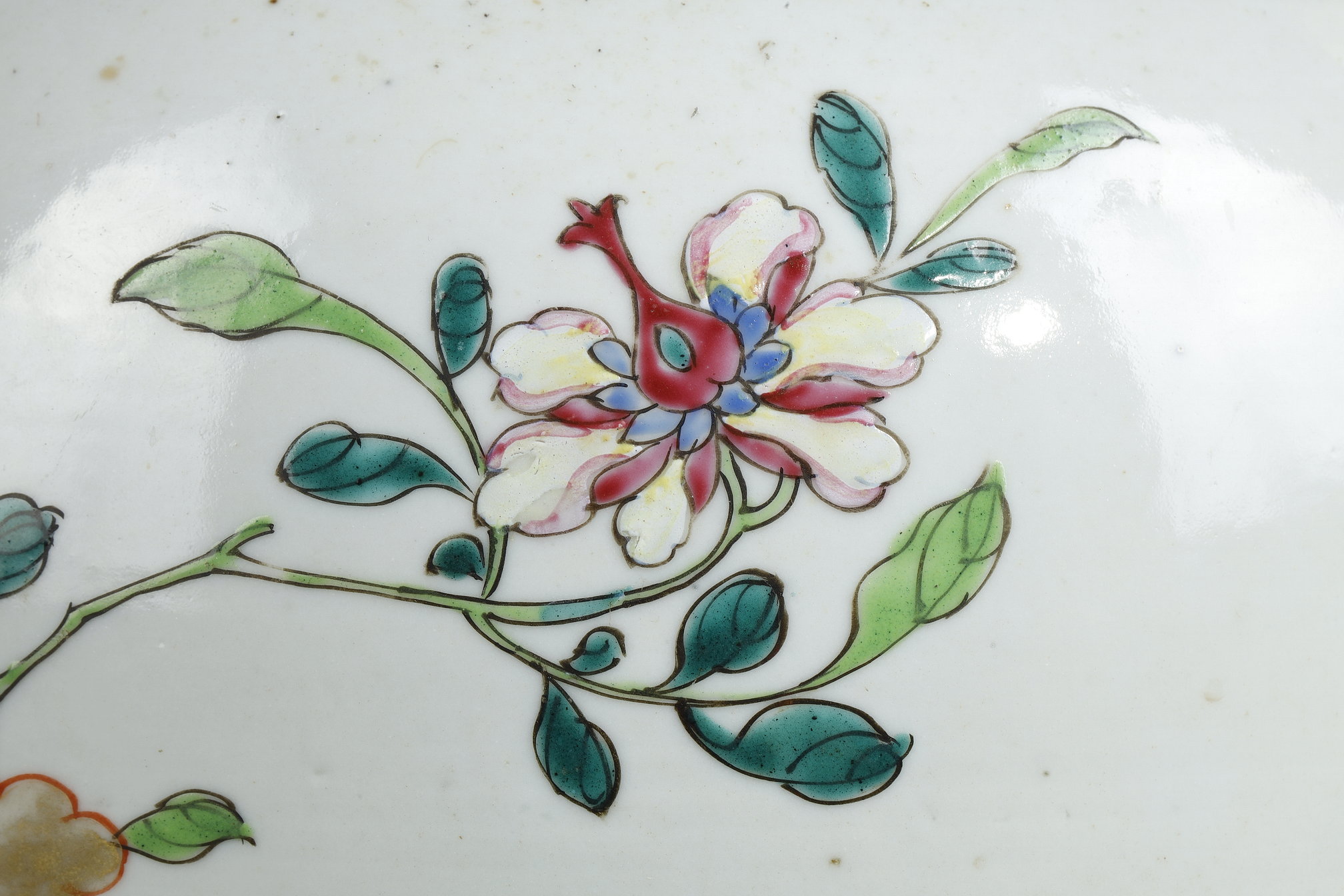 Polychrome : ginger pot and cover porcelain of the Famille Rose- China Qianlong period 1736/1795 around 1750