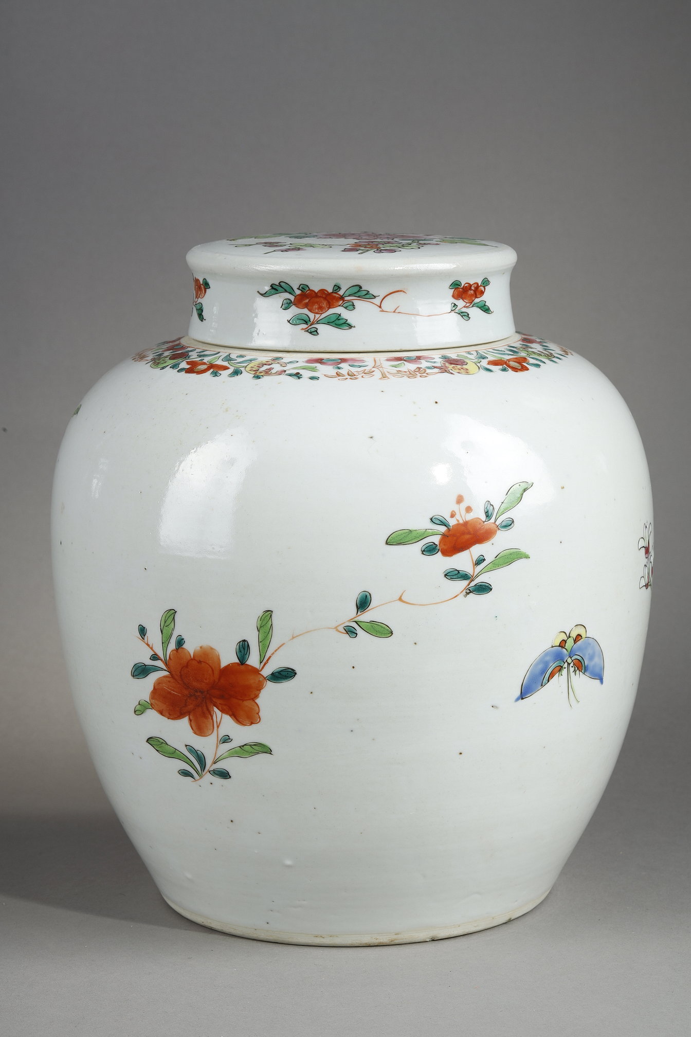 Polychrome : ginger pot and cover porcelain of the Famille Rose- China Qianlong period 1736/1795 around 1750