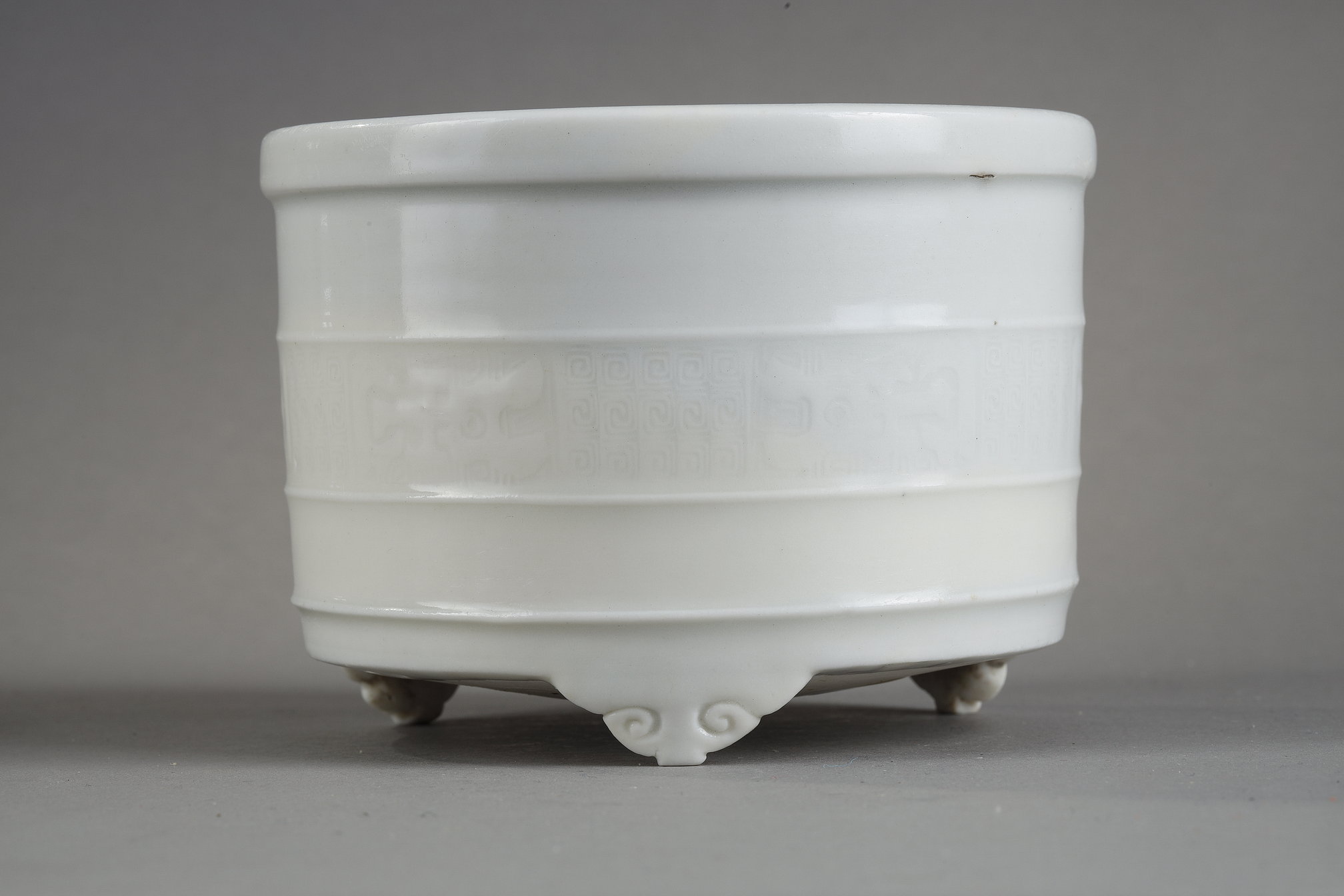 Blue White : perfume burner Blanc de Chine porcelain  - Anhua decor  - China Kangxi period 1662/1722