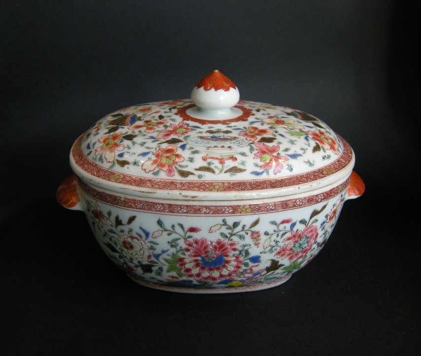 Polychrome : terrine en porcelaine de la famille rose - Chine Epoque Qianlong vers 1740