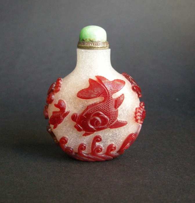 Snuff Bottles : Red overlay glass snuff bottle carved of fish and marine animals - Rare mark under the base - China 1800/1850