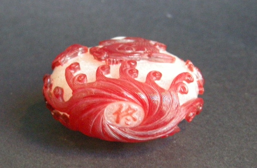 Snuff Bottles : Red overlay glass snuff bottle carved of fish and marine animals - Rare mark under the base - China 1800/1850