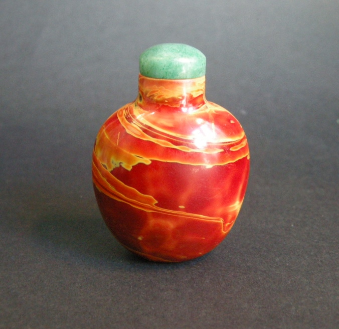 Snuff Bottles : Nice snuff bottle glass imitating the realgar stone - 1750/1800
