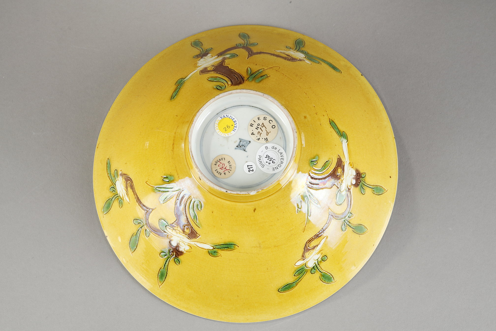 Polychrome :  Chinese yellow-ground 'brinjal' biscuit bowl, Kangxi period 1662/1722