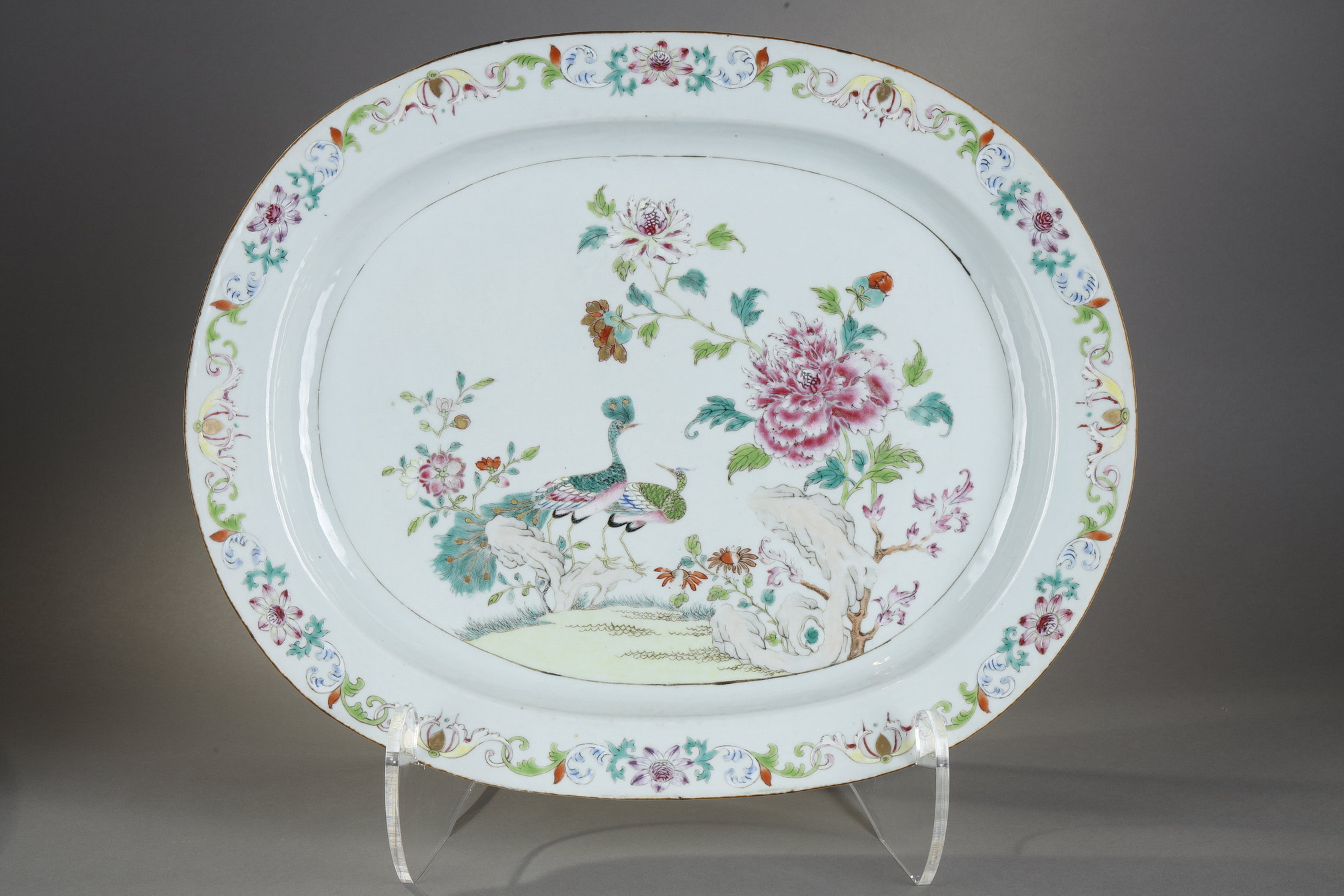 Polychrome : Tureen oval  with its porcelain presentoir Famille Rose  taken from the pomegranate shaped lid .
It is the similar decor of the service carried away by John VI of Portugal in his exile in Brazil. China Qianlong Period 1736/1795