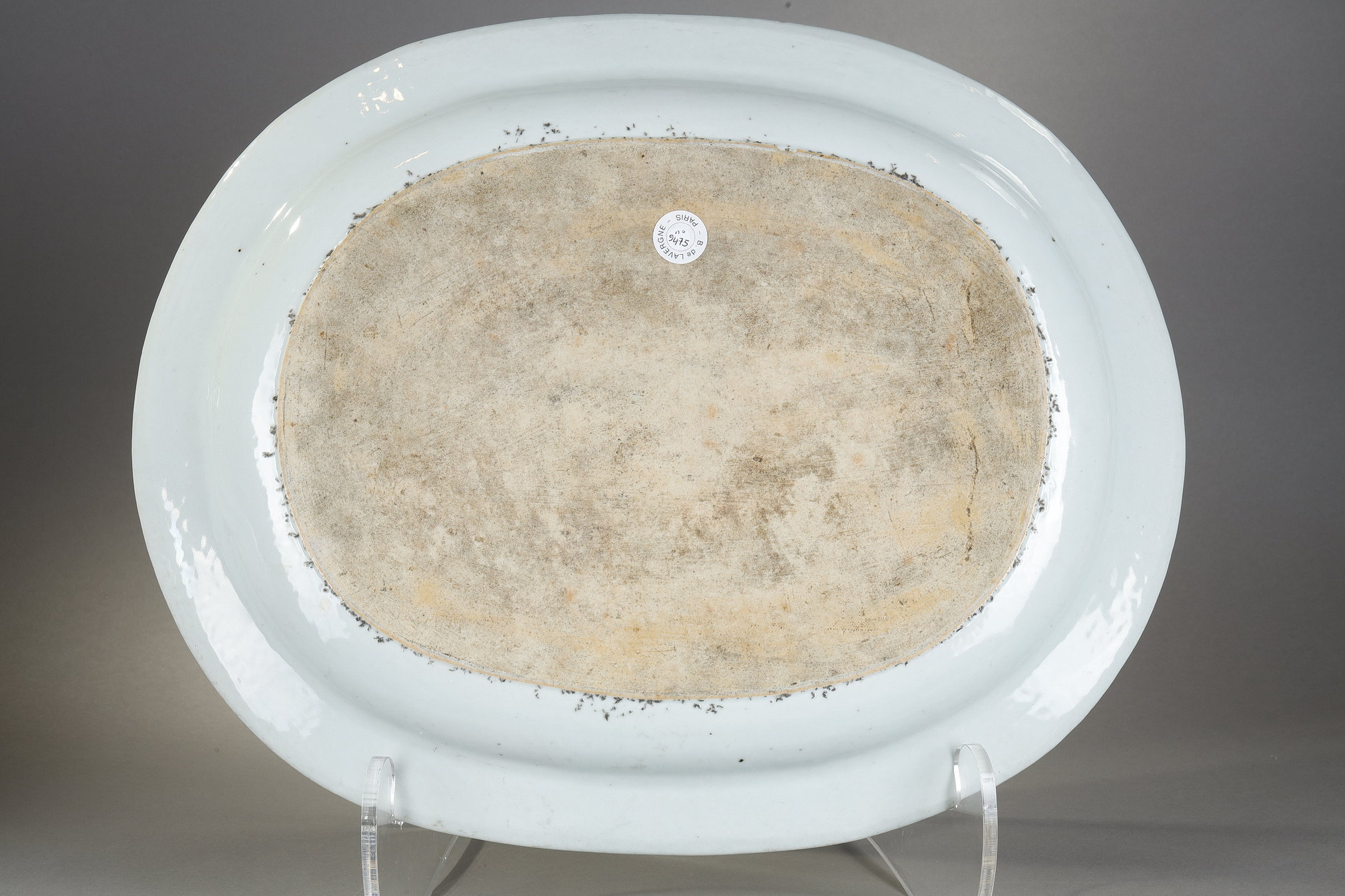 Polychrome : Tureen oval  with its porcelain presentoir Famille Rose  taken from the pomegranate shaped lid .
It is the similar decor of the service carried away by John VI of Portugal in his exile in Brazil. China Qianlong Period 1736/1795