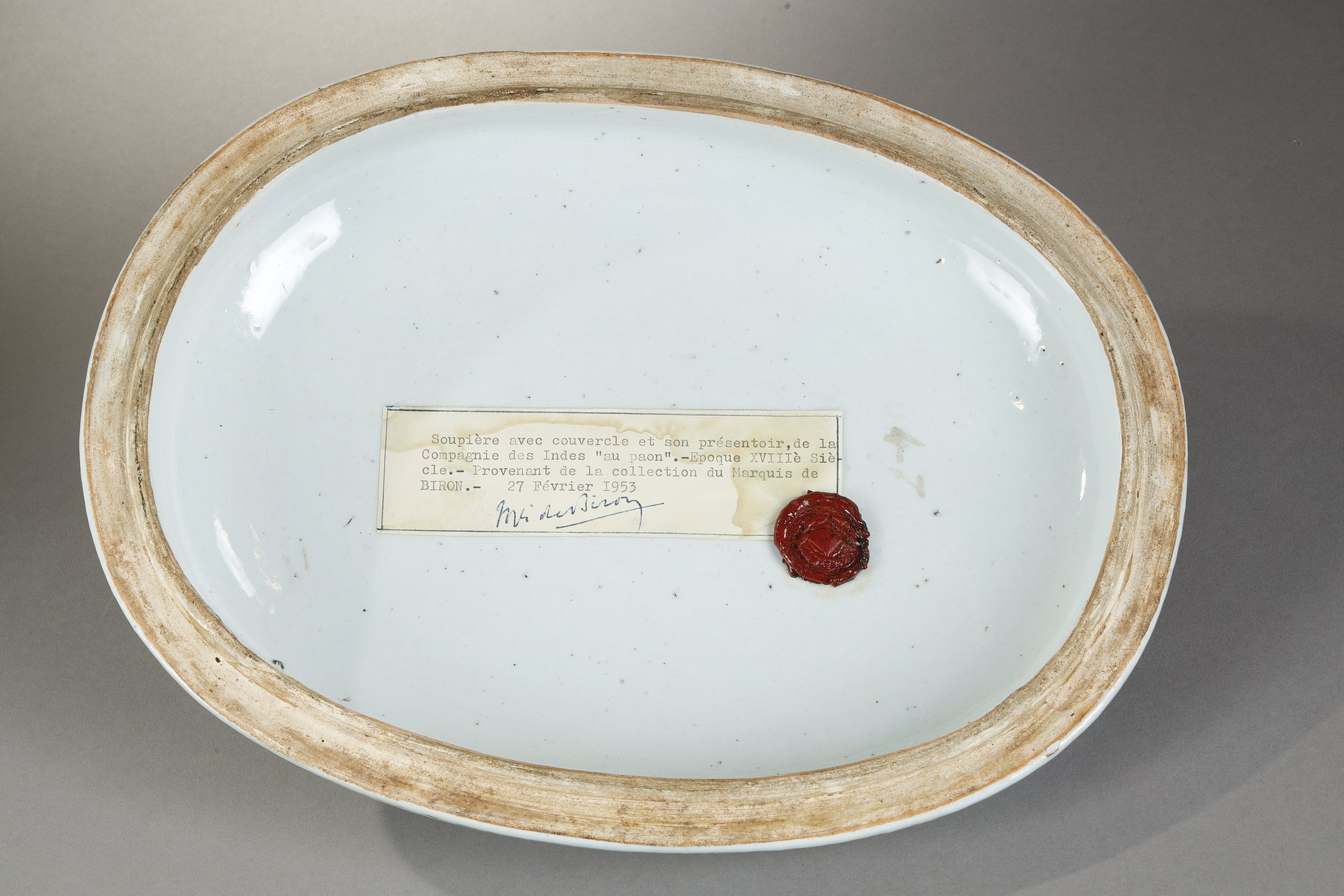 Polychrome : Tureen oval  with its porcelain presentoir Famille Rose  taken from the pomegranate shaped lid .
It is the similar decor of the service carried away by John VI of Portugal in his exile in Brazil. China Qianlong Period 1736/1795