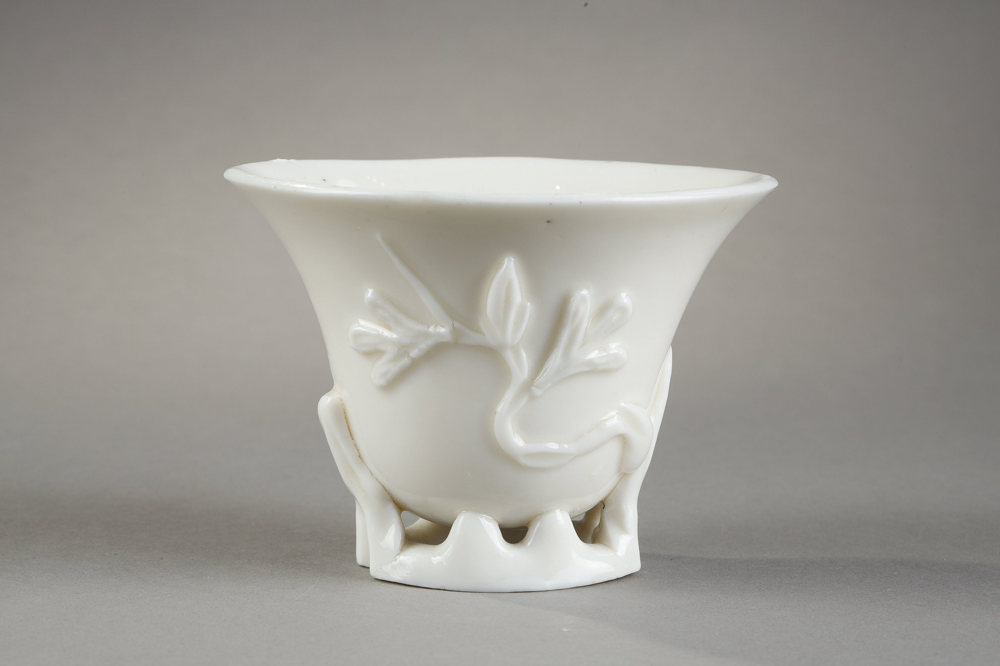 Blue White : Cup magnolia blanc de Chine porcelain - Dehua kilns Fujian province - 1640/1670 -