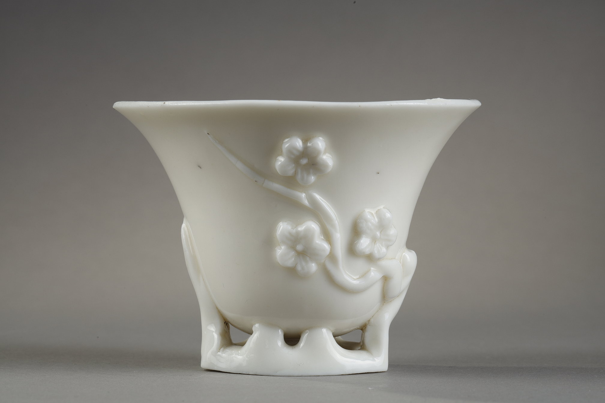 Blue White : Cup magnolia blanc de Chine porcelain - Dehua kilns Fujian province - 1640/1670 -