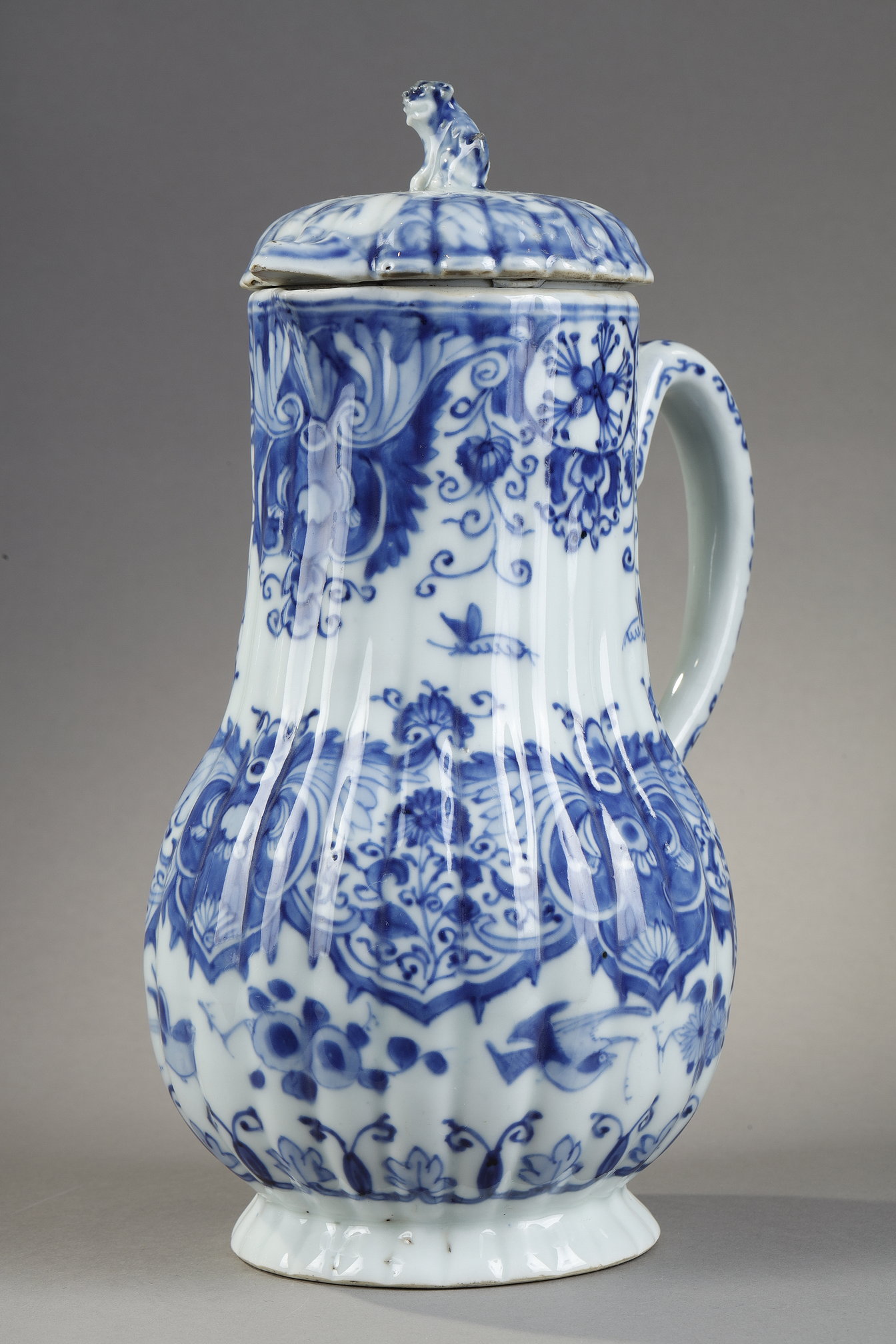 Blue White :  blue and white porcelain jug and cover decorated with butterfly birds flowers and lambrequins in the taste of Delft . On the cover the dog shape - China epoque Kangxi 1662/1722 around 1700 1720