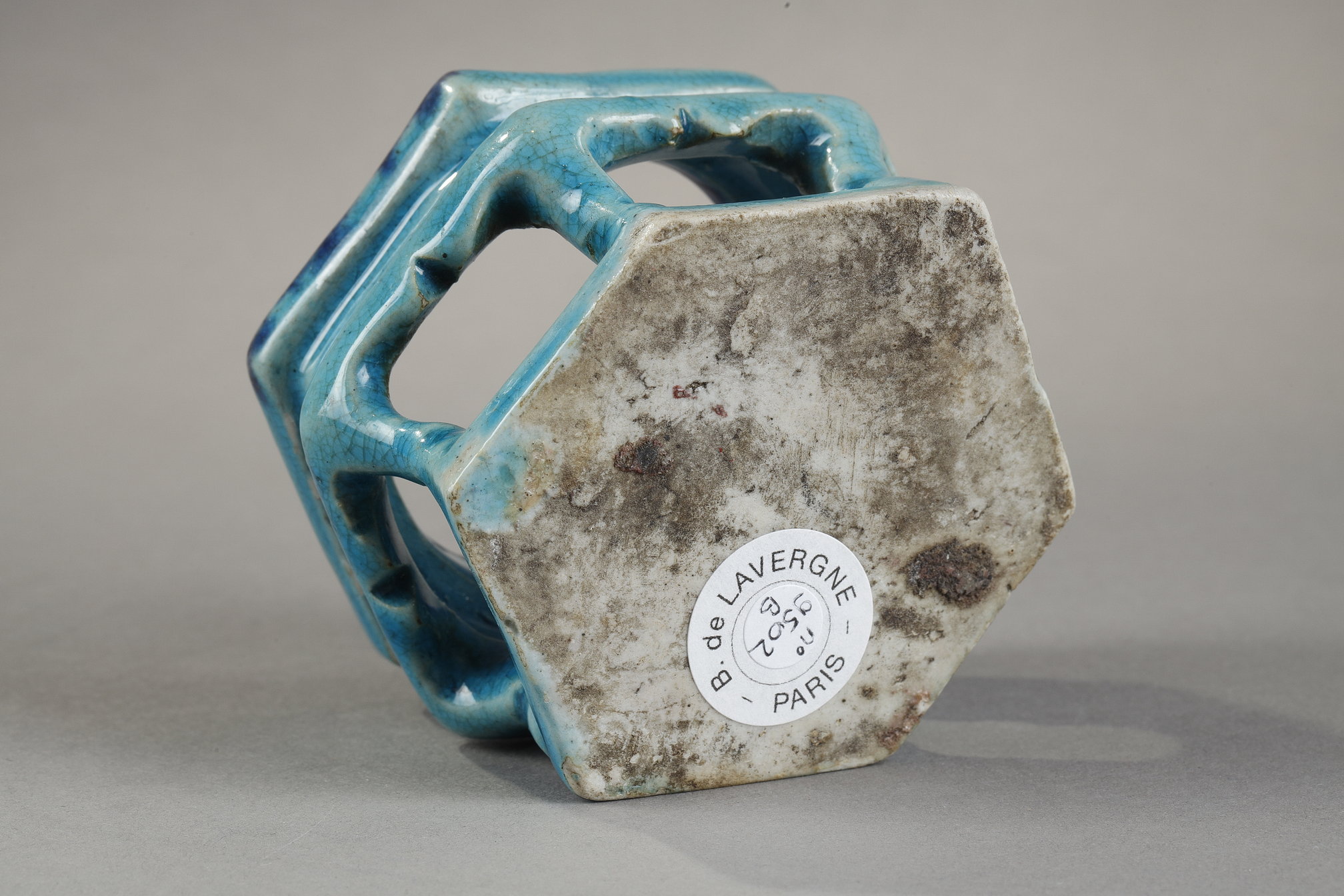 Blue White : Small biscuit base enamelled turquoise blue and aubergine  - Kangxi period 1662/1722

Hight 5 cm    diam 7 cm