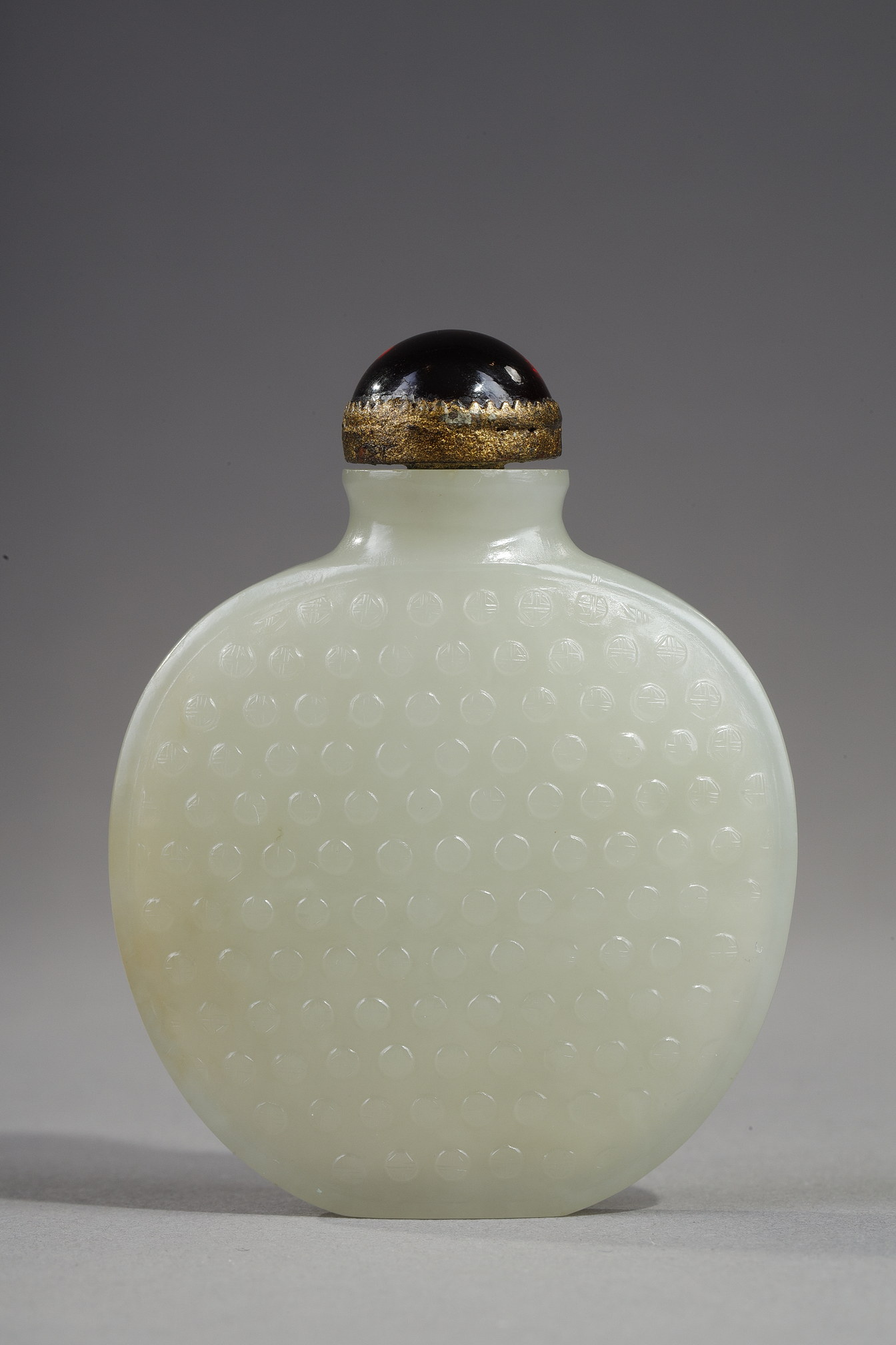 Snuff Bottles : Snuff bottle of oval shape flattened jade nephrite celadon decorated with numerous signs "Shou"
(longevity) in light relief - China 1750/1820