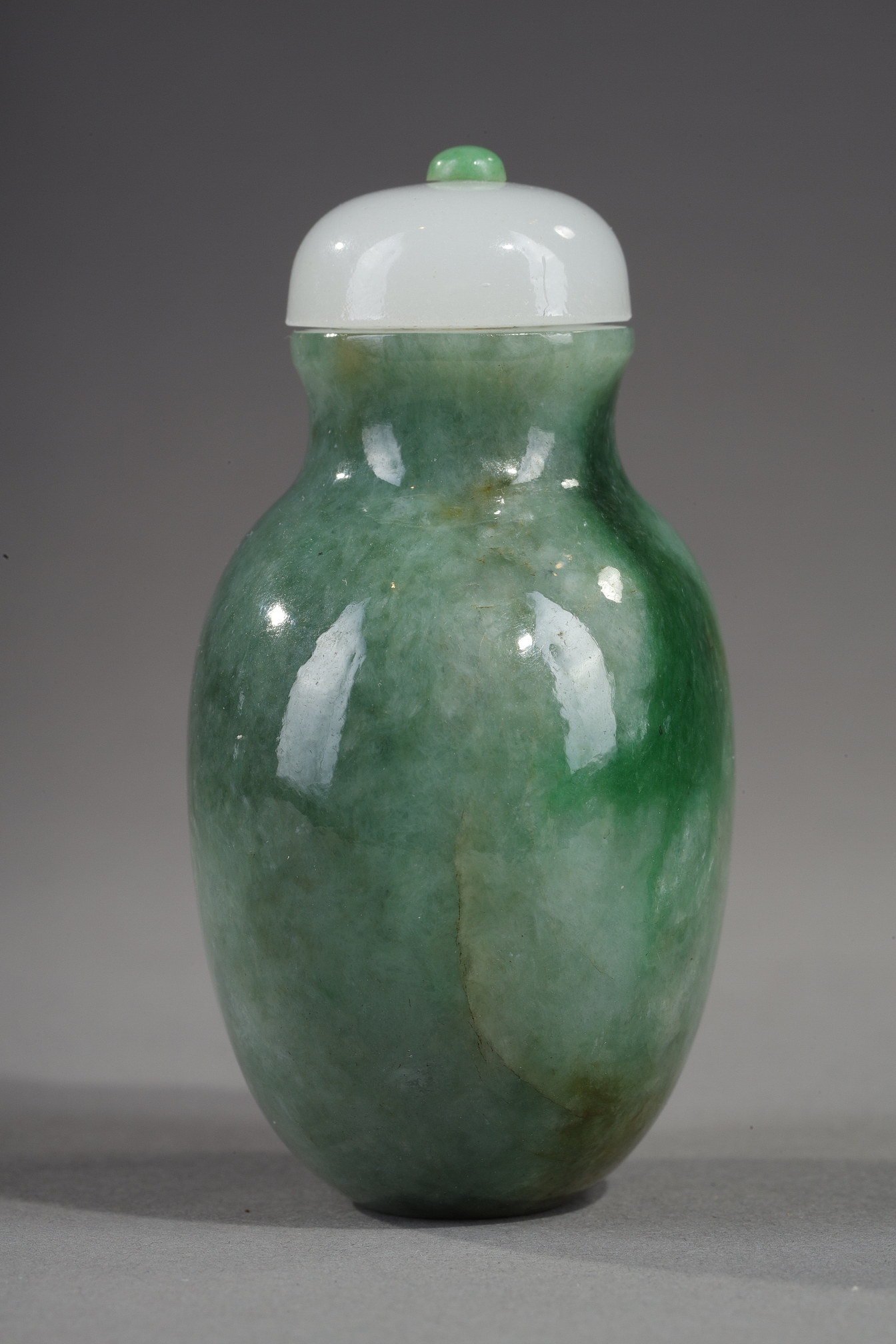Snuff Bottles : snuff bottle jade spotted green apple and rust - 1750/1850