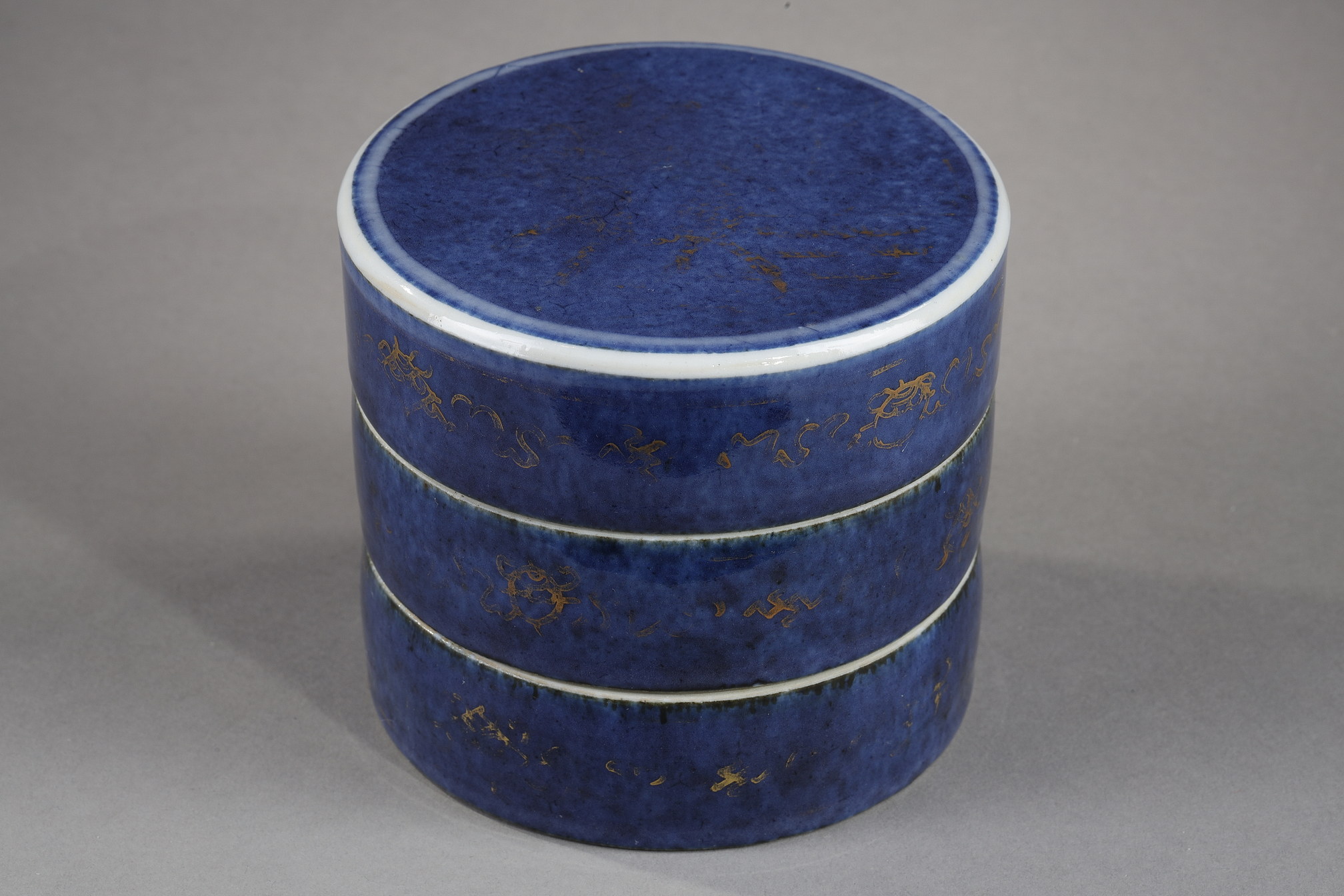 Blue White : Dining box has two compartments in blue powder porcelain enamelled gold with an immortal on a qilin and Buddhist objects (gold as usually worn) Kangxi period 1662/1722