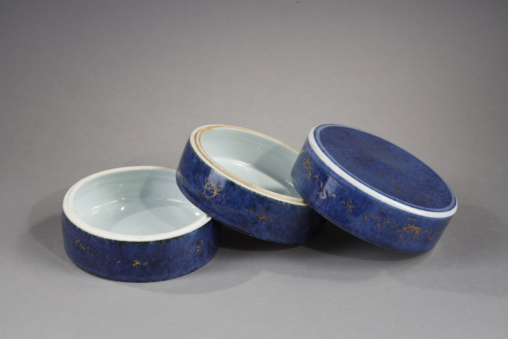 Blue White : Dining box has two compartments in blue powder porcelain enamelled gold with an immortal on a qilin and Buddhist objects (gold as usually worn) Kangxi period 1662/1722