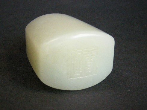 Snuff Bottles : Snuff bottle jade celadon  with the mark XUTING  it is a wish " that you may know the continuation of your presence in court at the imperial hearings" . 
circa 1900 -