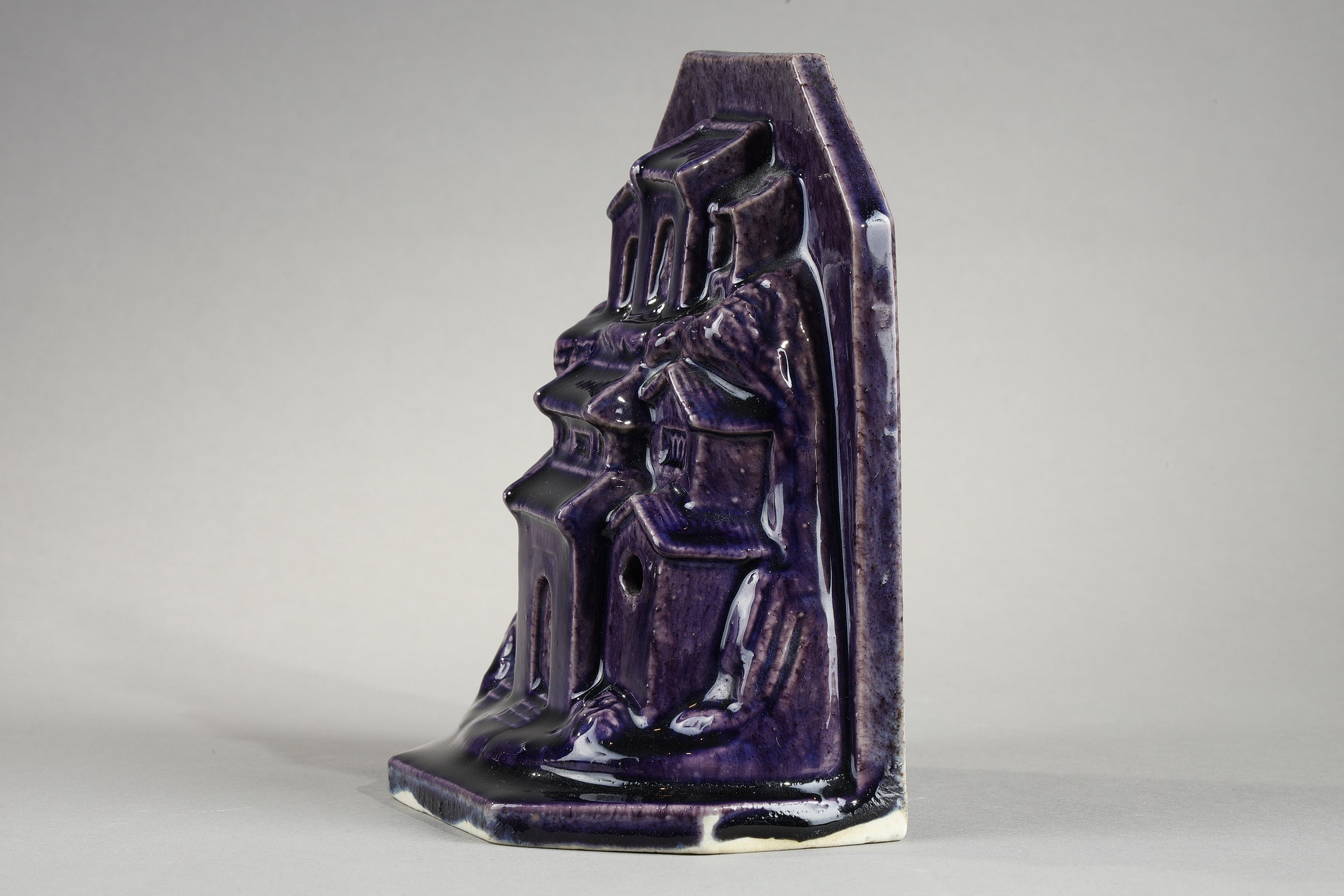 Blue White : sculpture porcelain aubergine color probably paperweight in form of houses and rocks - 19° century -