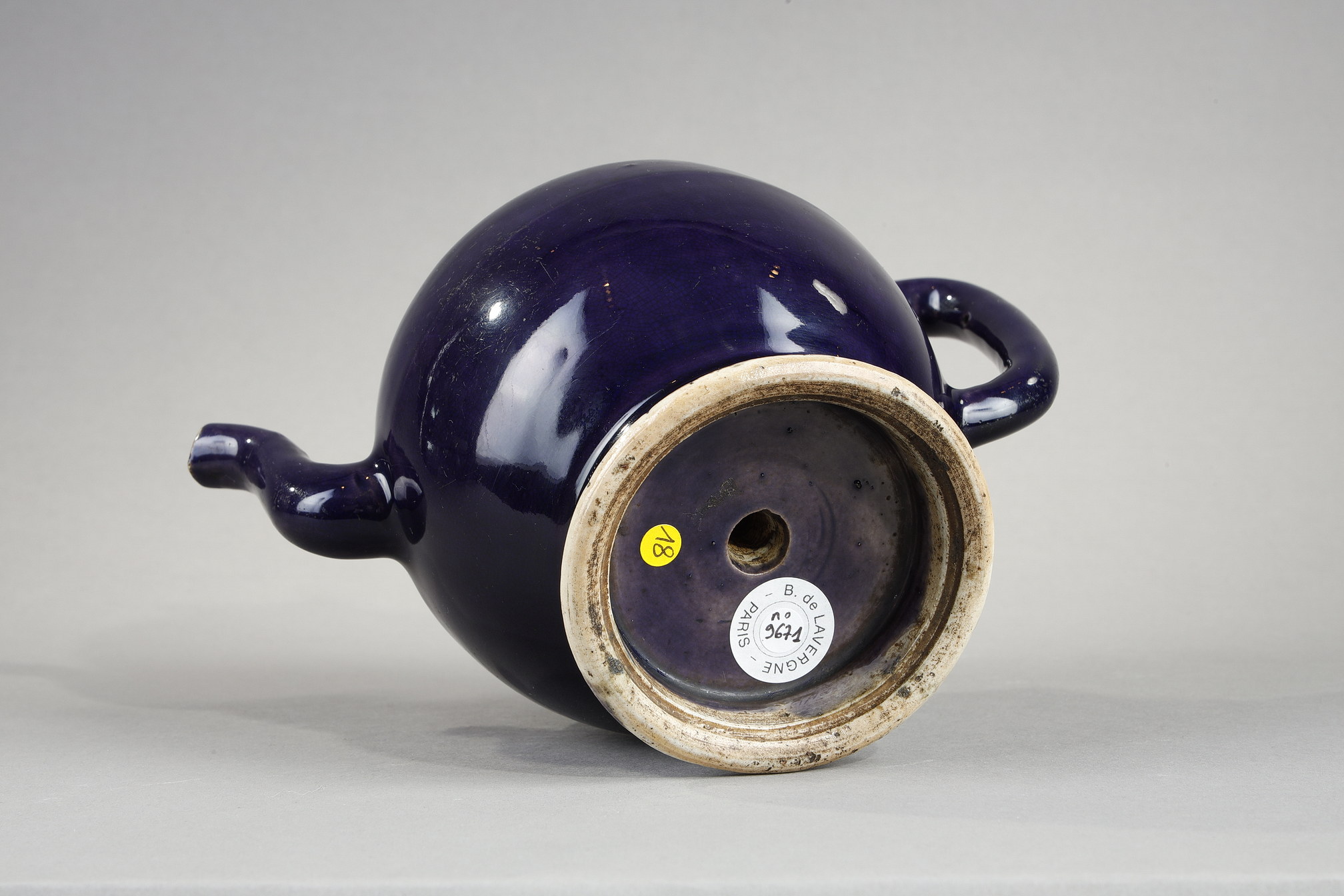 Polychrome : Rare  surprise jug in the shape of pomegranate porcelain  aubergine enamelled- China  Kangxi 1662/1722