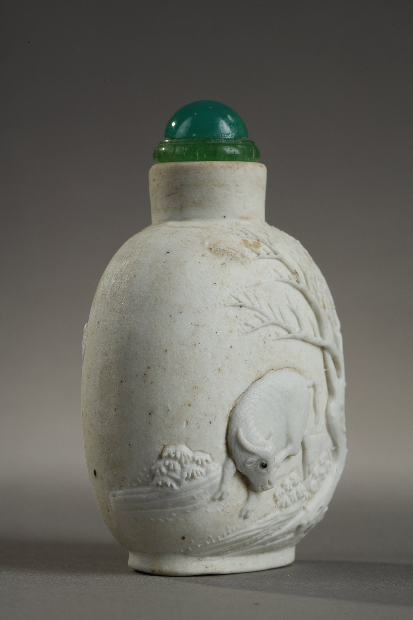 Snuff Bottles : Unglazed biscuit snuff bottle with embossed decoration of a buffalo under a tree and another of an inscription " - Eight hundred years of longevity "  - Xuande nianzi brand -  
Chen Guozi School China 1821/1874 H 5.6cm